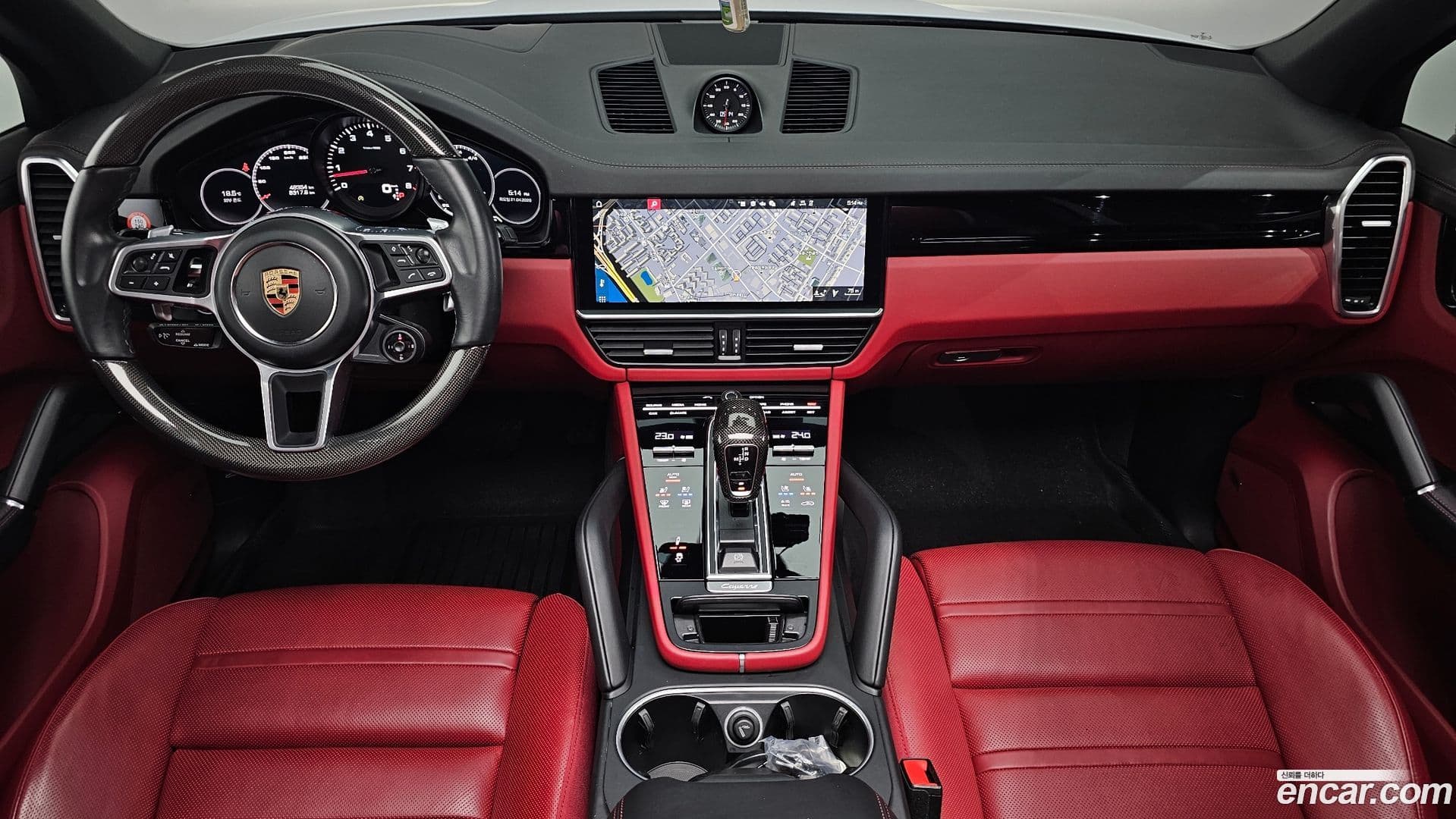 Main__Slider__Photo:Cayenne Porsche 2020.3-6