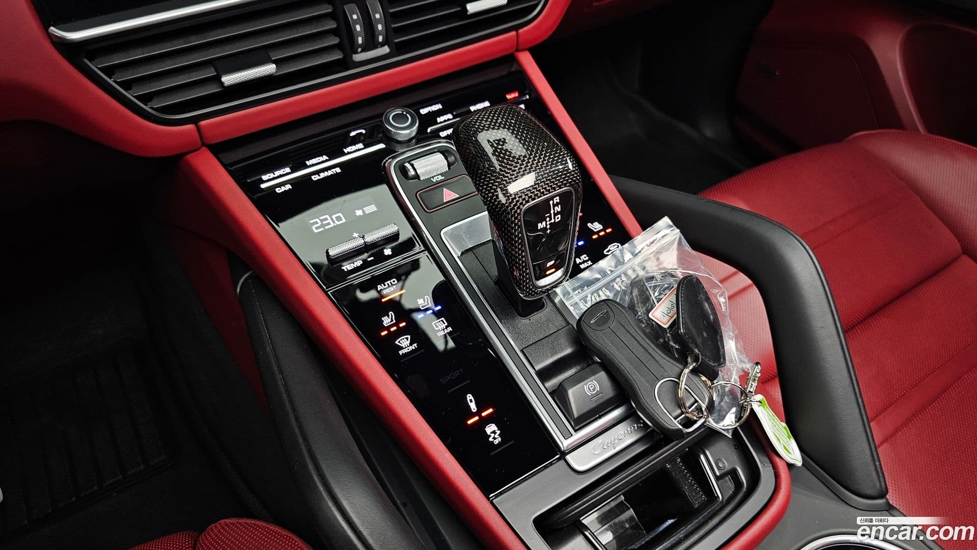 Main__Slider__Photo:Cayenne Porsche 2020.3-8