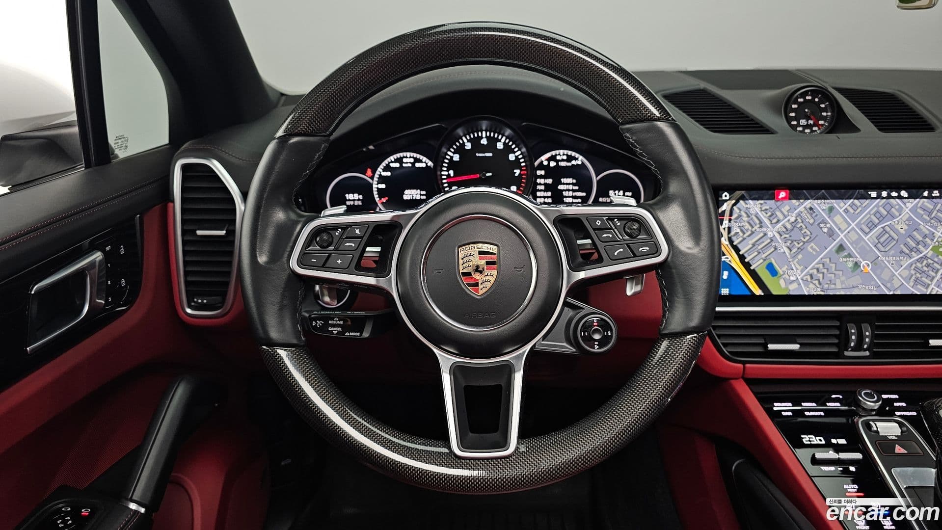 Main__Slider__Photo:Cayenne Porsche 2020.3-12