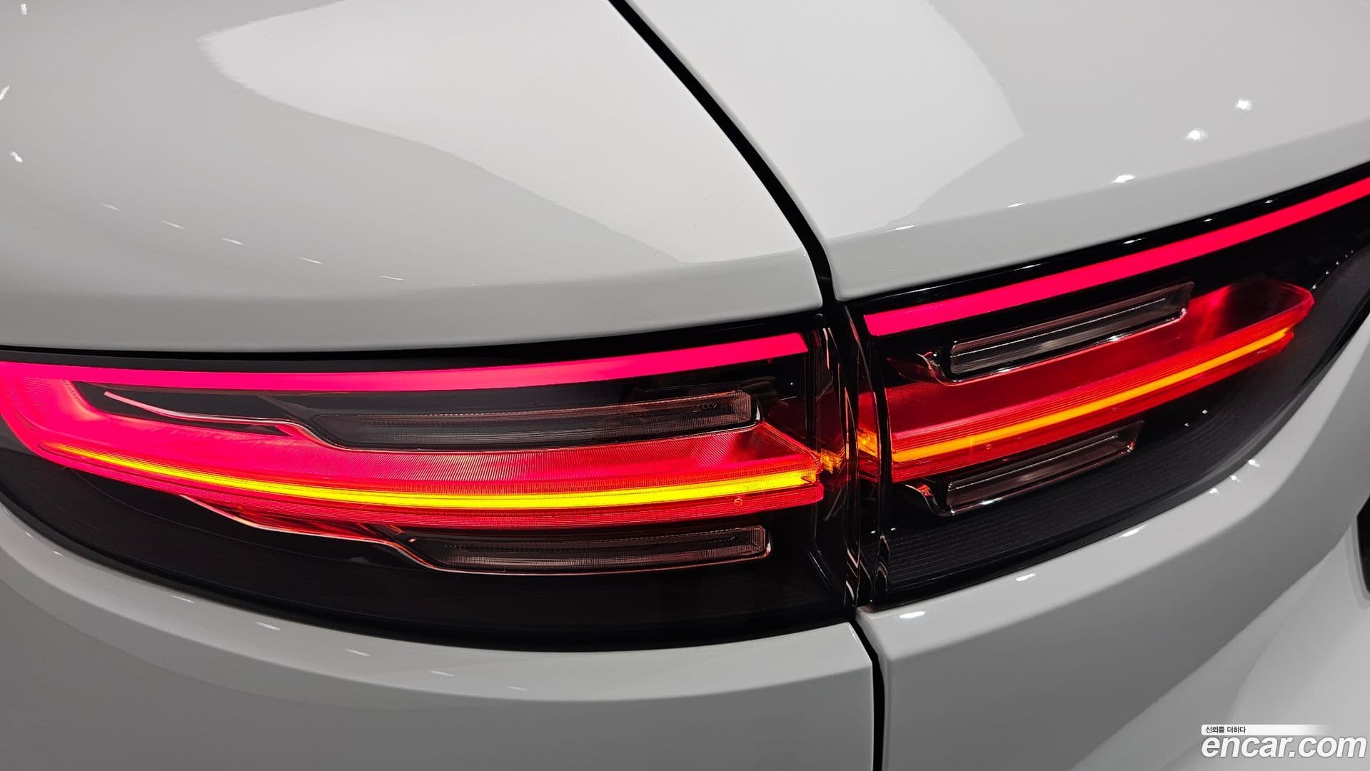 Main__Slider__Photo:Cayenne Porsche 2020.3-22