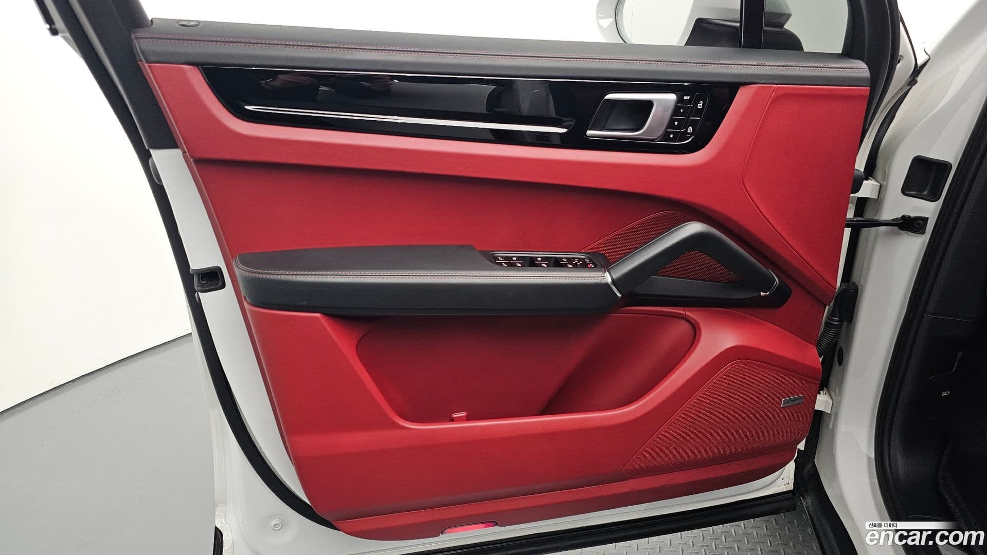 Main__Slider__Photo:Cayenne Porsche 2020.3-31