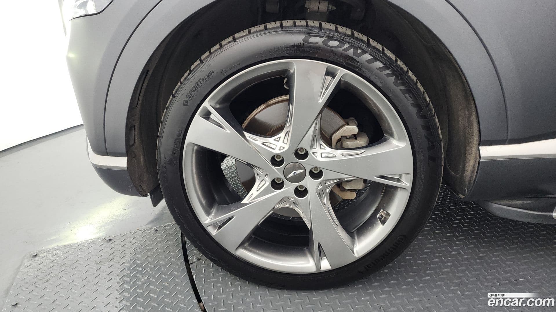 Main__Slider__Photo:GV80 Genesis 2020.3-4