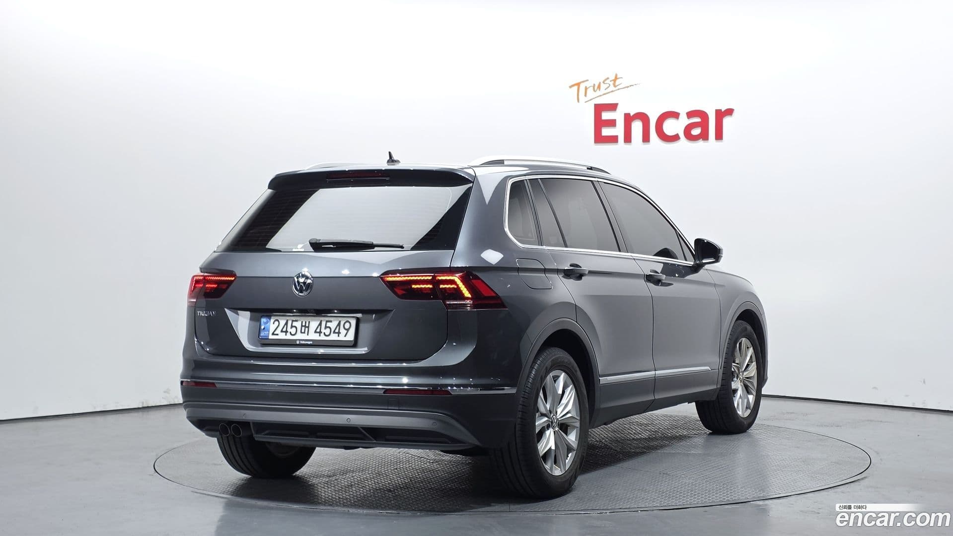 Main__Slider__Photo:Tiguan Volkswagen 2020.8-1