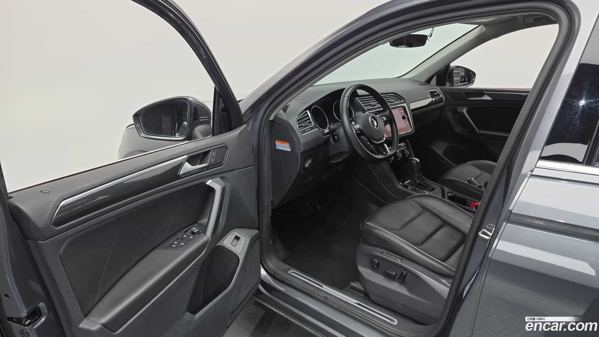 Tiguan Volkswagen 2020.8-INNER-010