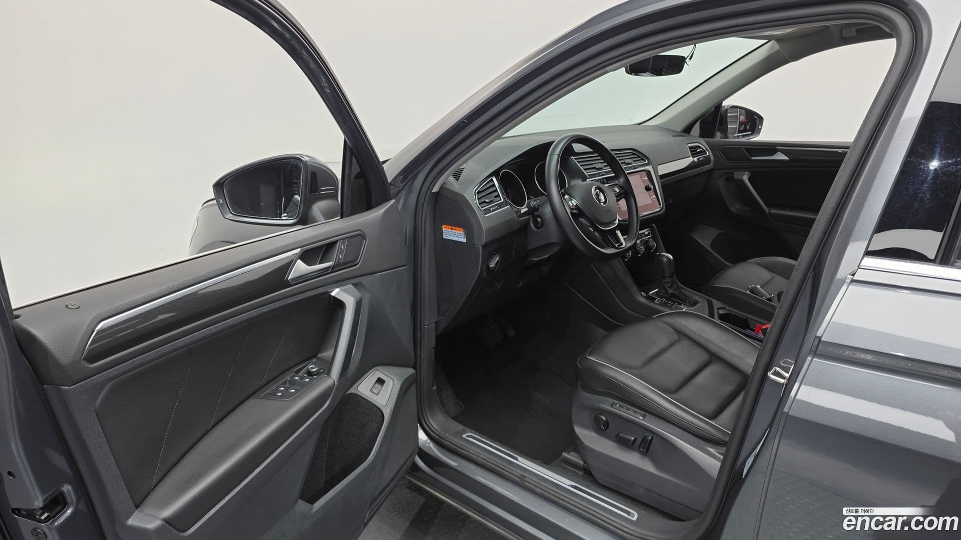 Main__Slider__Photo:Tiguan Volkswagen 2020.8-9
