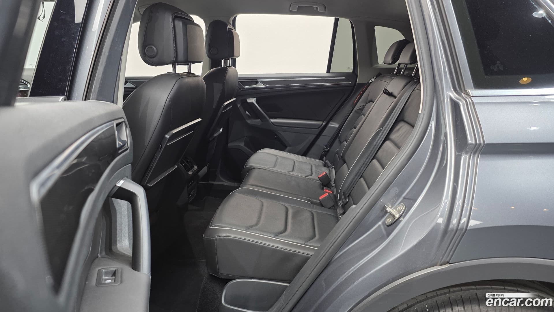 Main__Slider__Photo:Tiguan Volkswagen 2020.8-11
