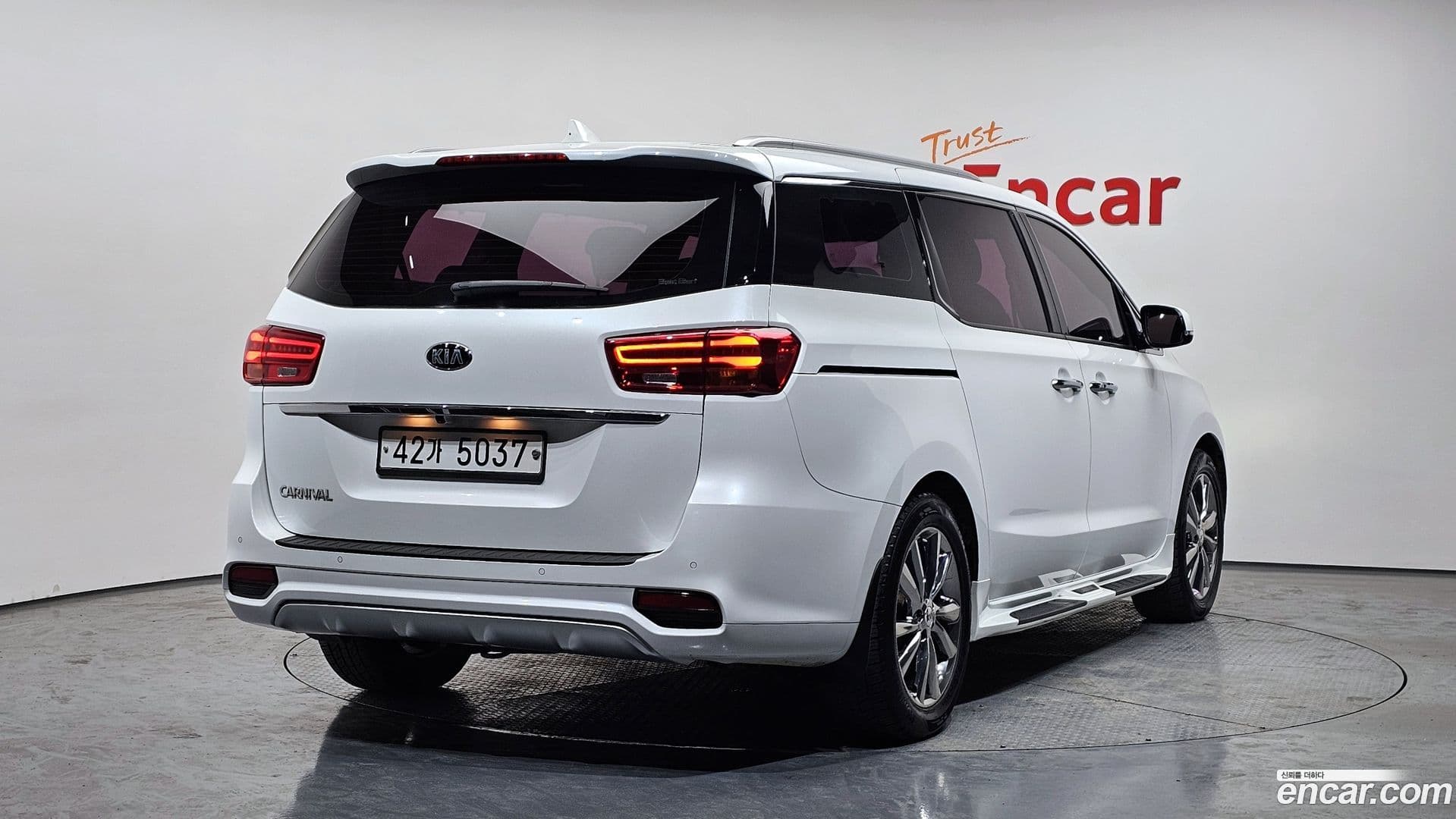 Main__Slider__Photo:Canival Kia 2019.3-1