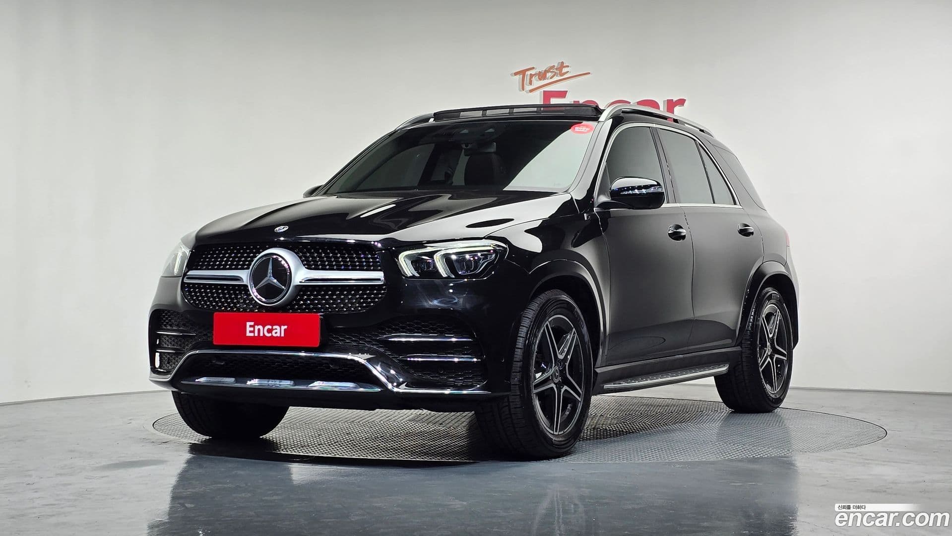Main__Slider__Photo:GLE-Class Mercedes-Benz 2020.8-0