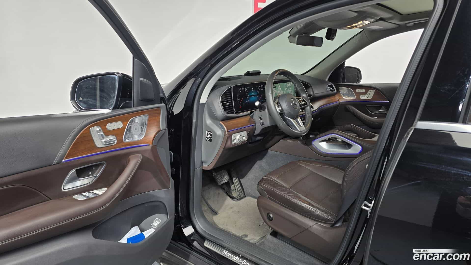 GLE-Class Mercedes-Benz 2020.8-INNER-010