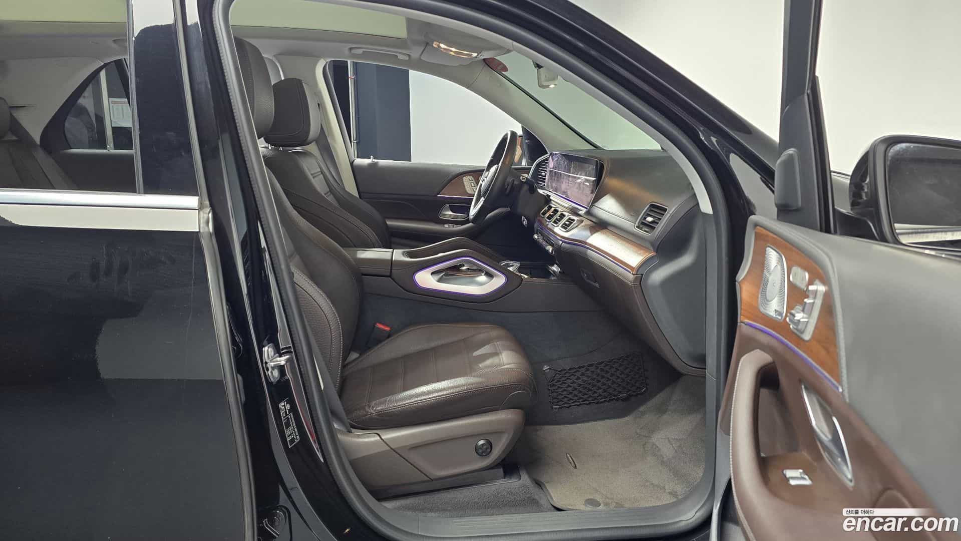 GLE-Class Mercedes-Benz 2020.8-INNER-036