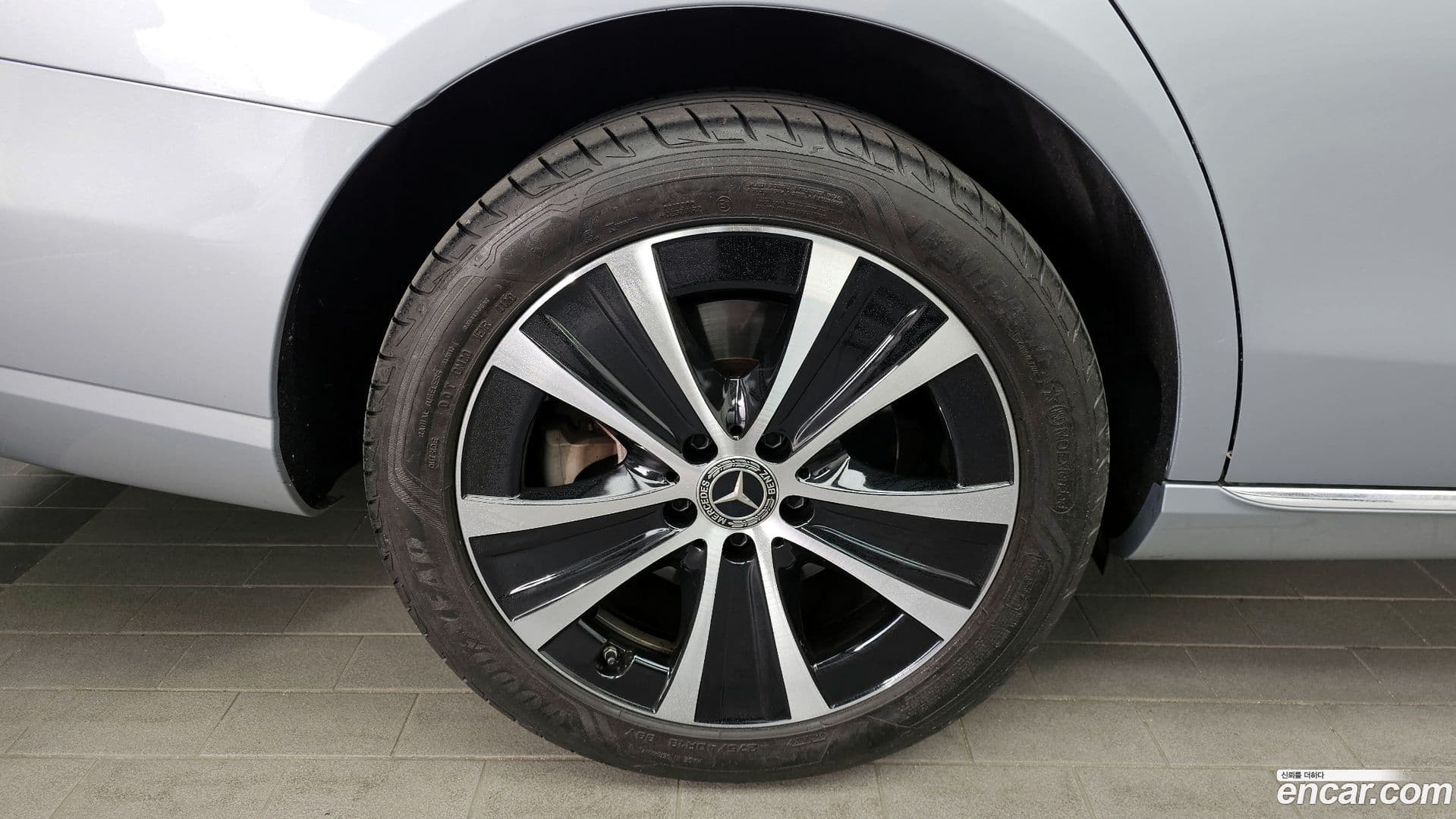 Main__Slider__Photo:E-Class Mercedes-Benz 2021.5-4
