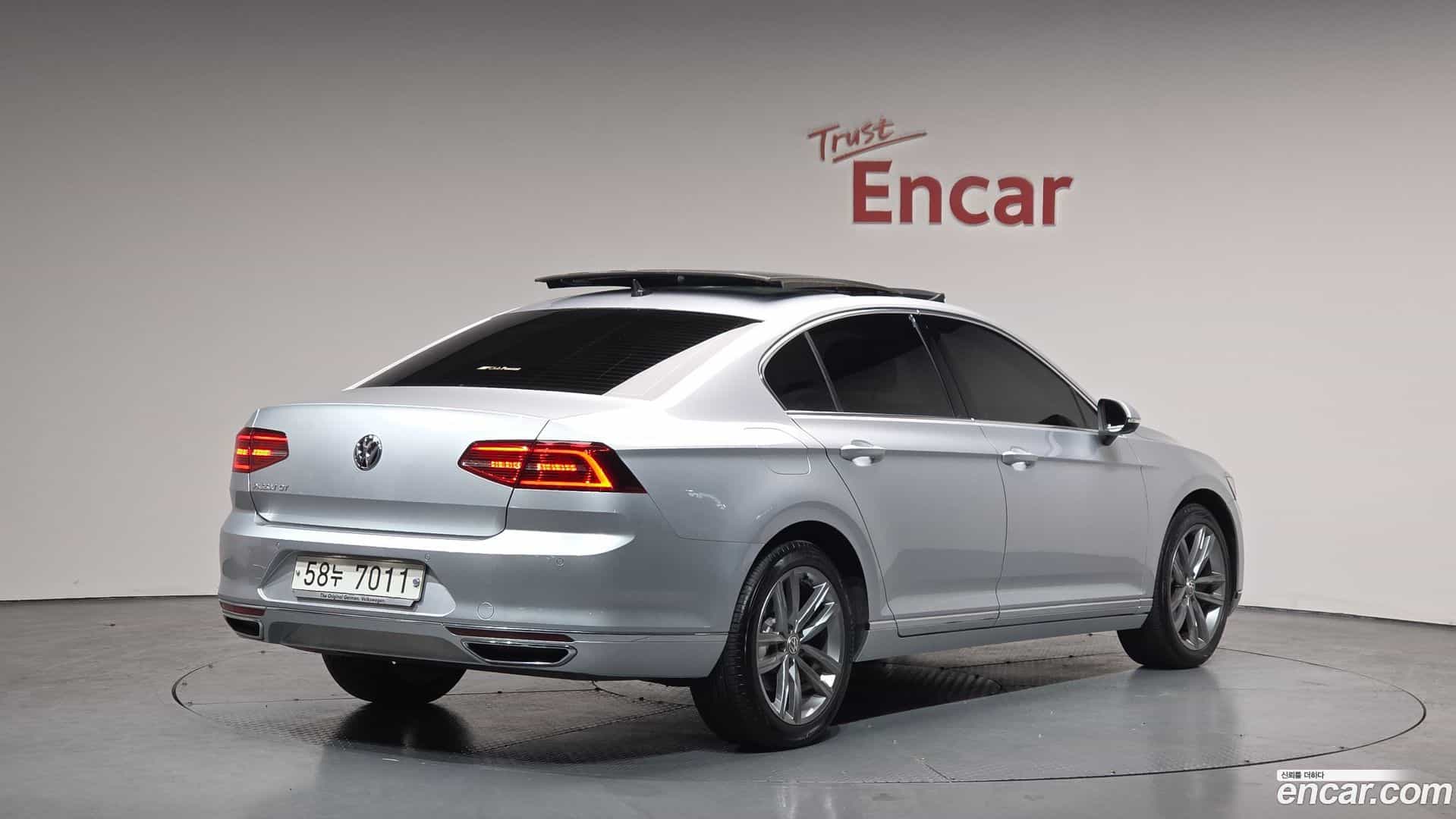 Passat Volkswagen 2018.2-OUTER-002