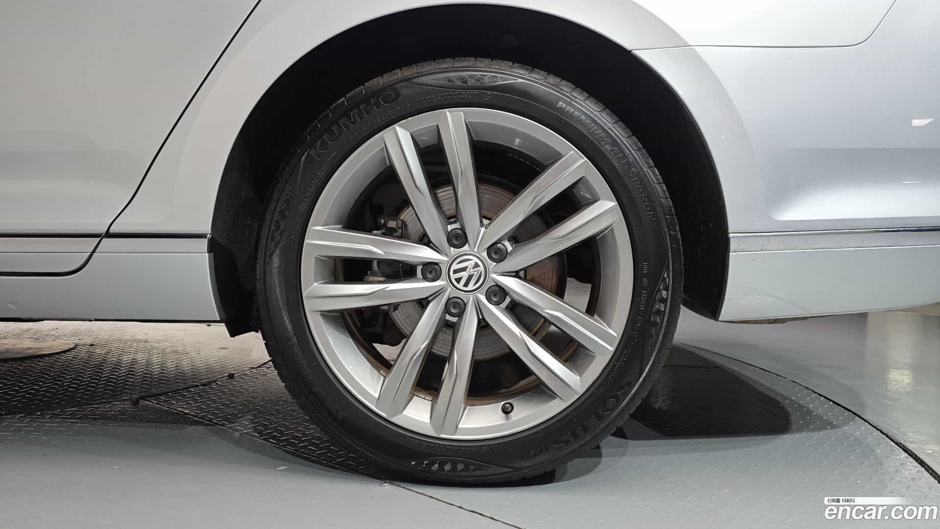Passat Volkswagen 2018.2-OUTER-031
