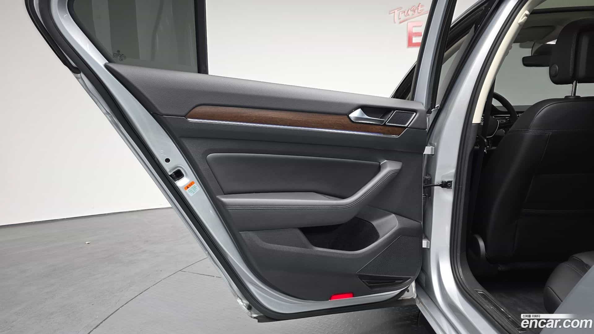 Passat Volkswagen 2018.2-INNER-035