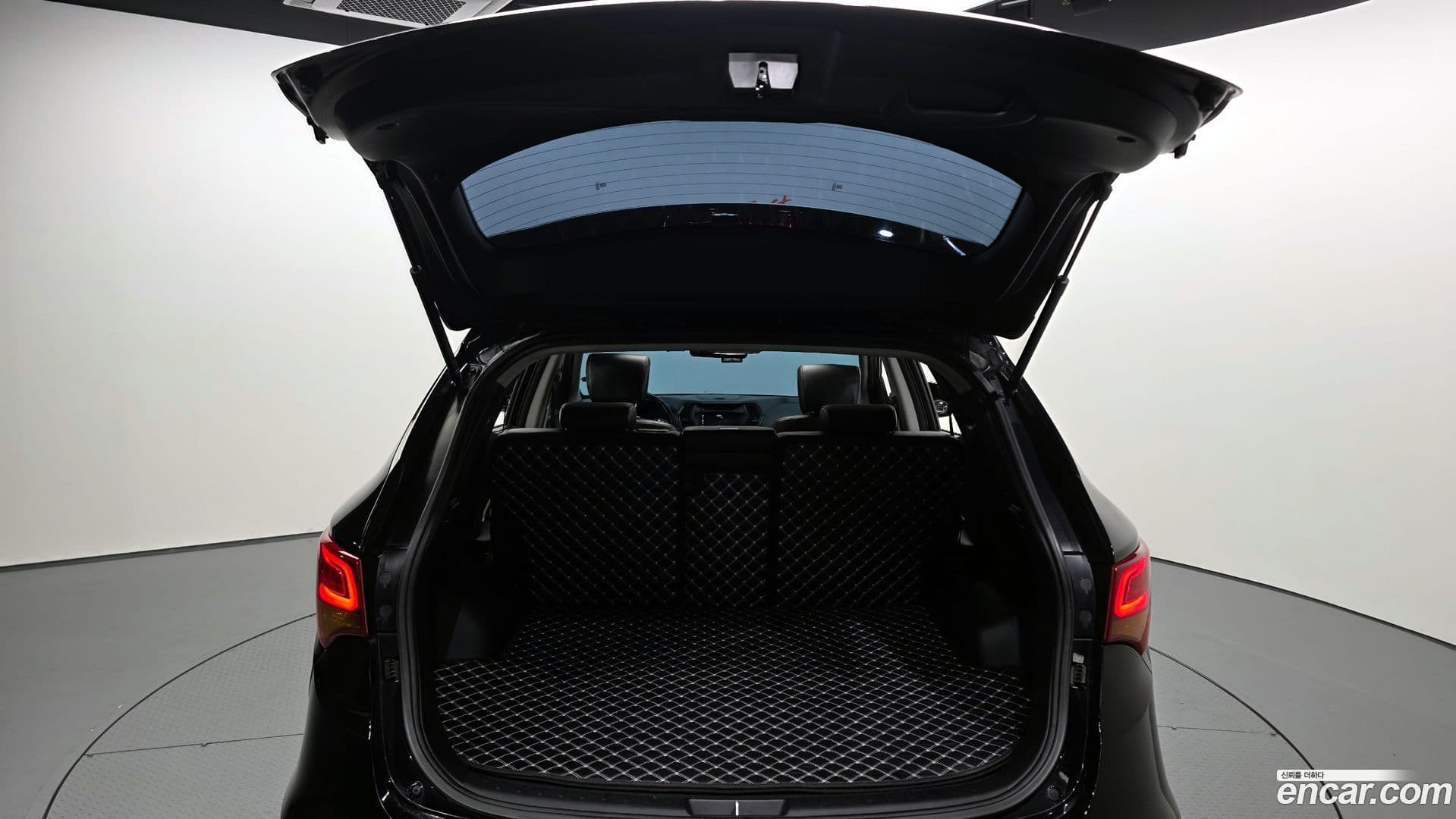 Main__Slider__Photo:Santafe Hyundai 2016.1-19