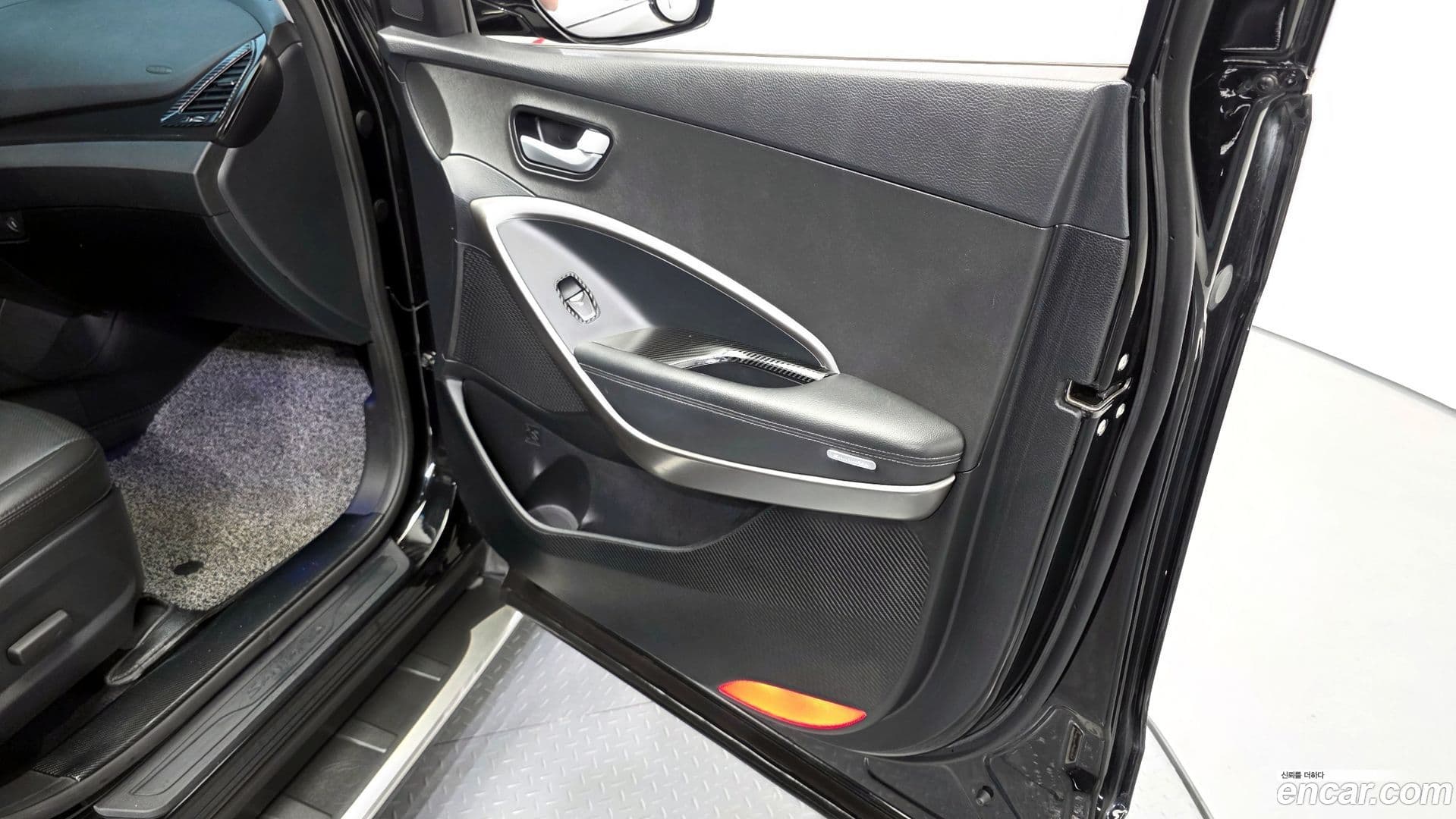 Main__Slider__Photo:Santafe Hyundai 2016.1-23