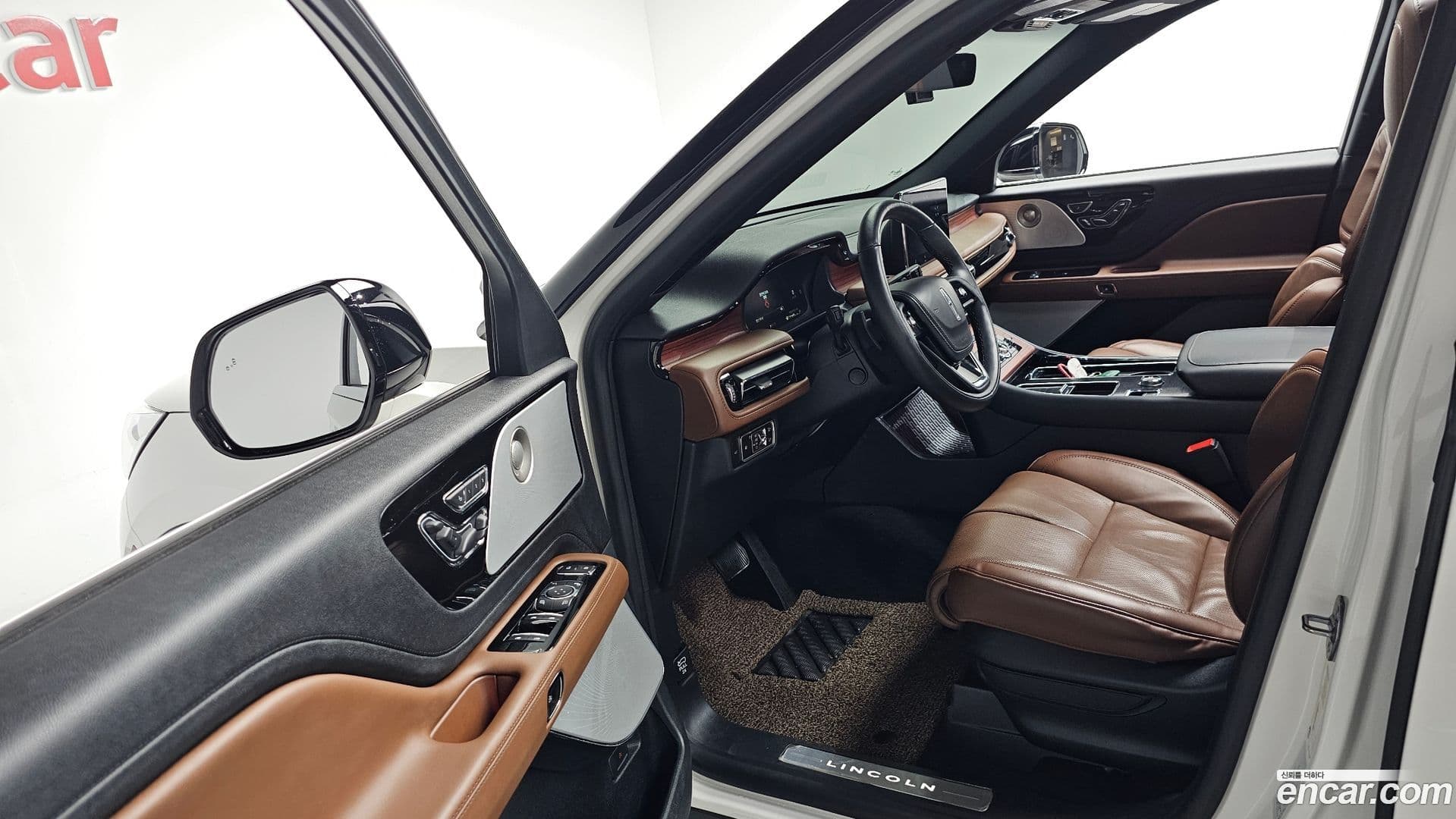 Main__Slider__Photo:Aviator Lincoln 2023.11-9