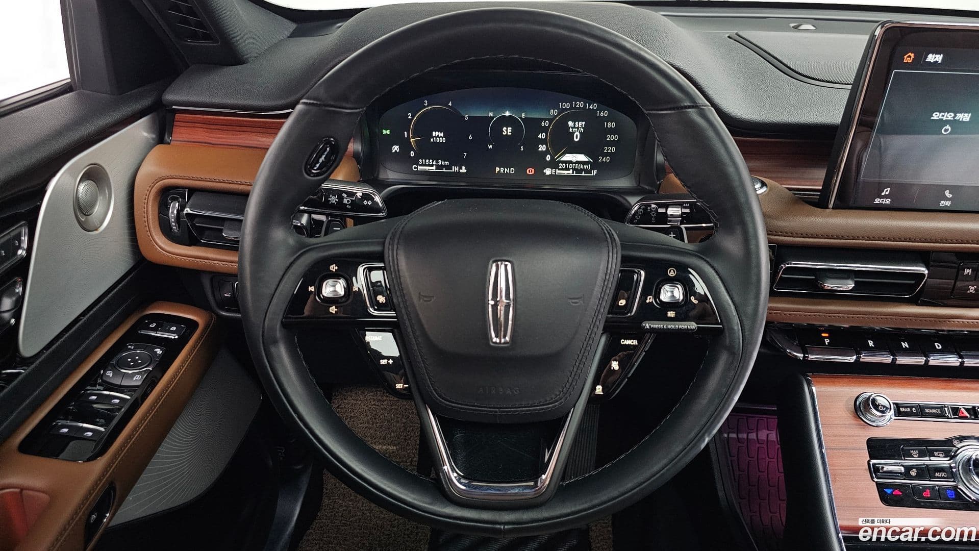 Main__Slider__Photo:Aviator Lincoln 2023.11-13