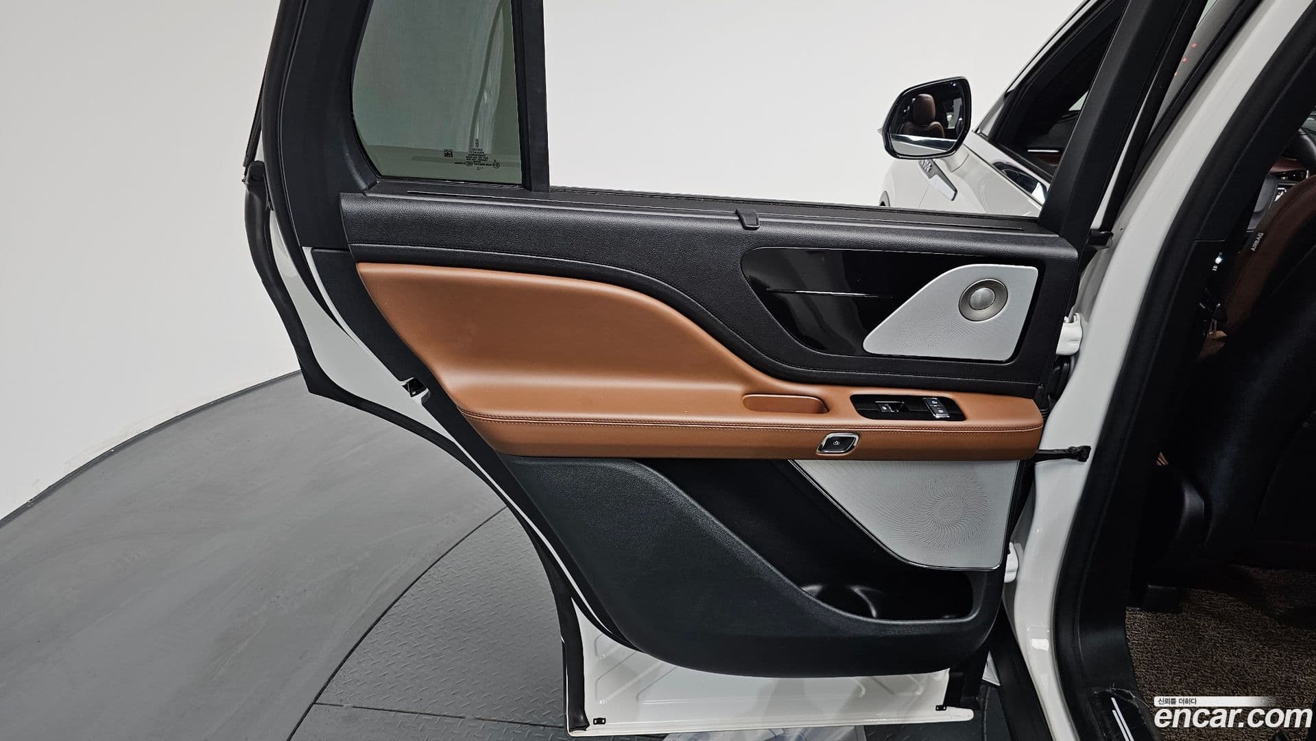 Main__Slider__Photo:Aviator Lincoln 2023.11-25