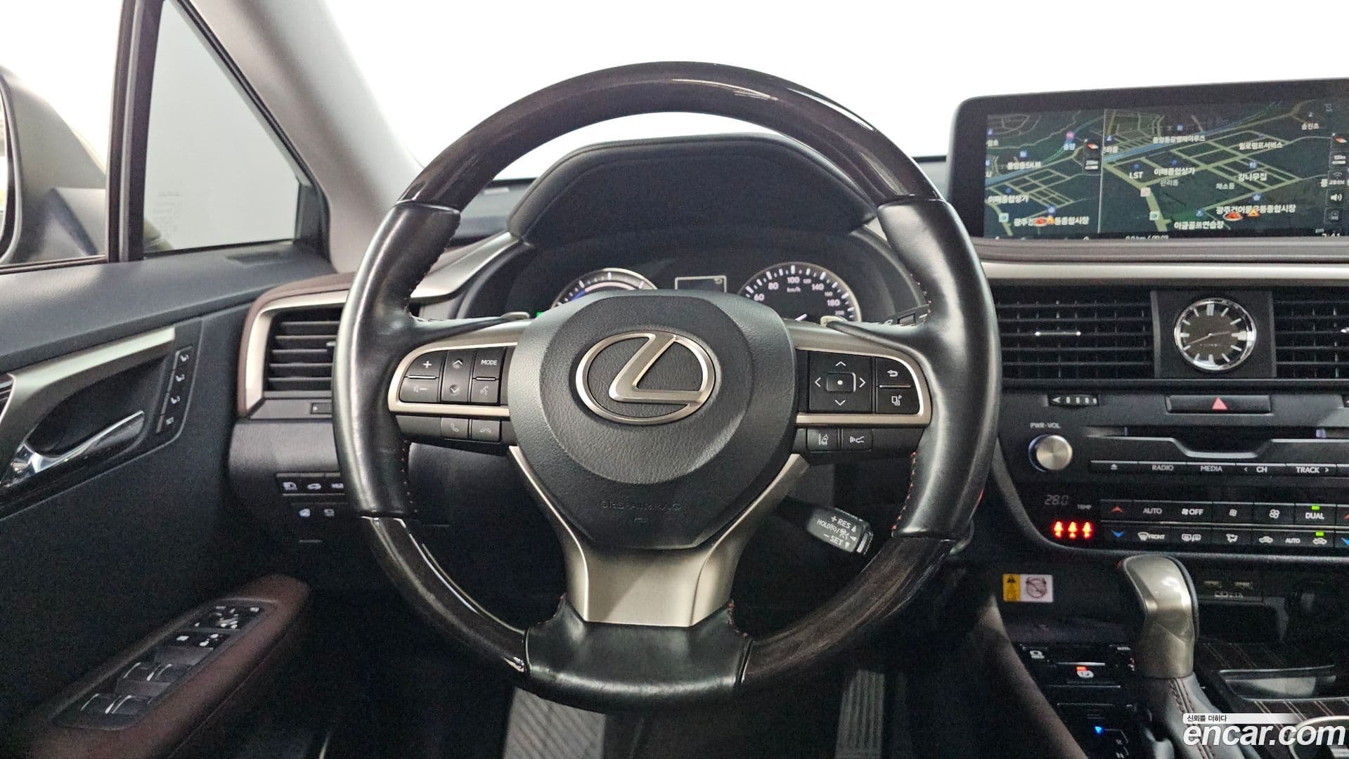 Main__Slider__Photo:RX Lexus 2022.2-10