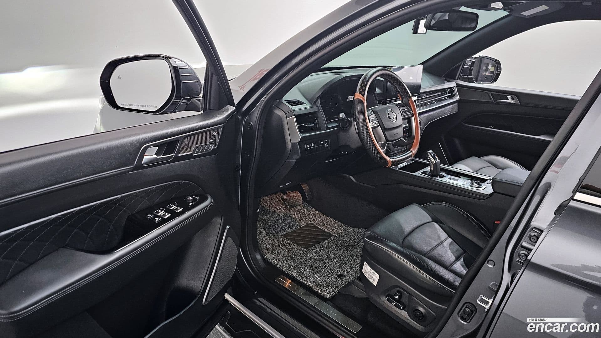 Main__Slider__Photo:Rexton KG Mobility 2023.7-9