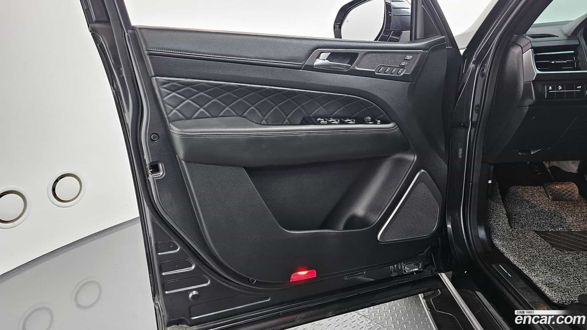 Rexton KG Mobility 2023.7-INNER-034