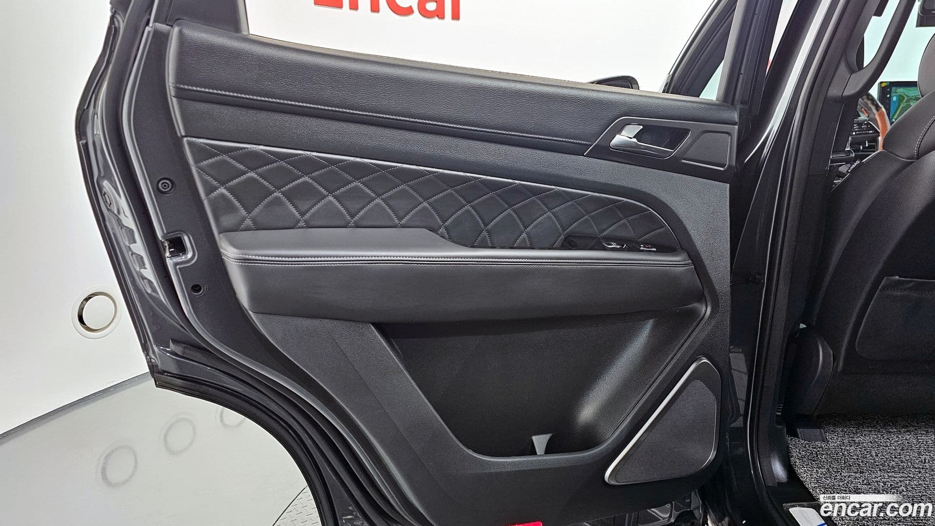 Main__Slider__Photo:Rexton KG Mobility 2023.7-24