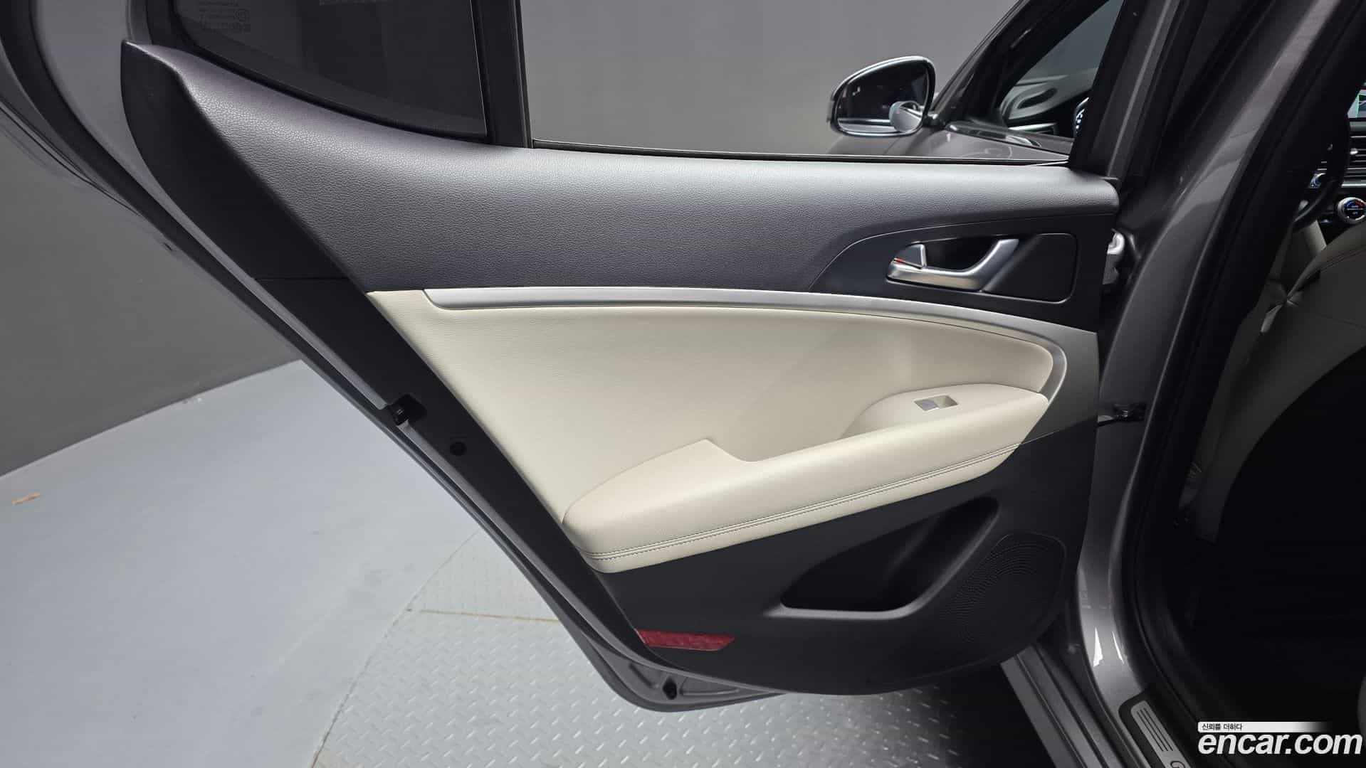 G70 Genesis 2021.1-INNER-035