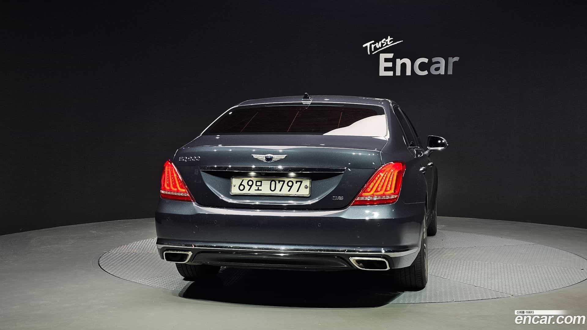 EQ900 Genesis 2016.1-OUTER-004