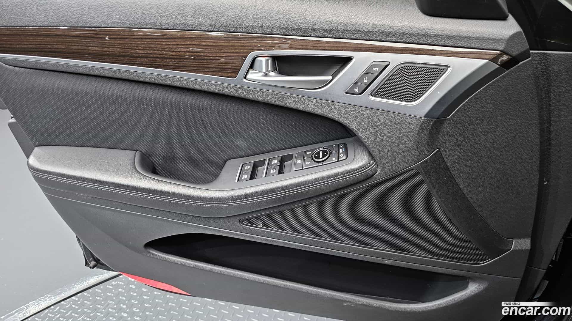 G80 Genesis 2019.4-INNER-034
