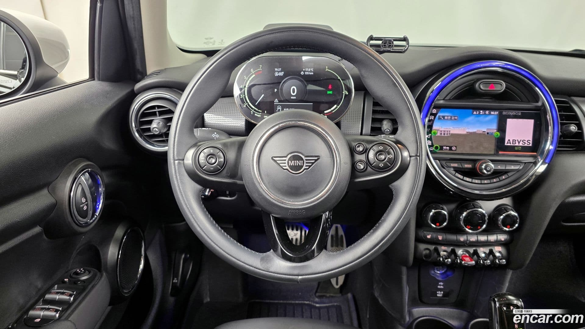 Main__Slider__Photo:Cooper Mini 2020.11-12