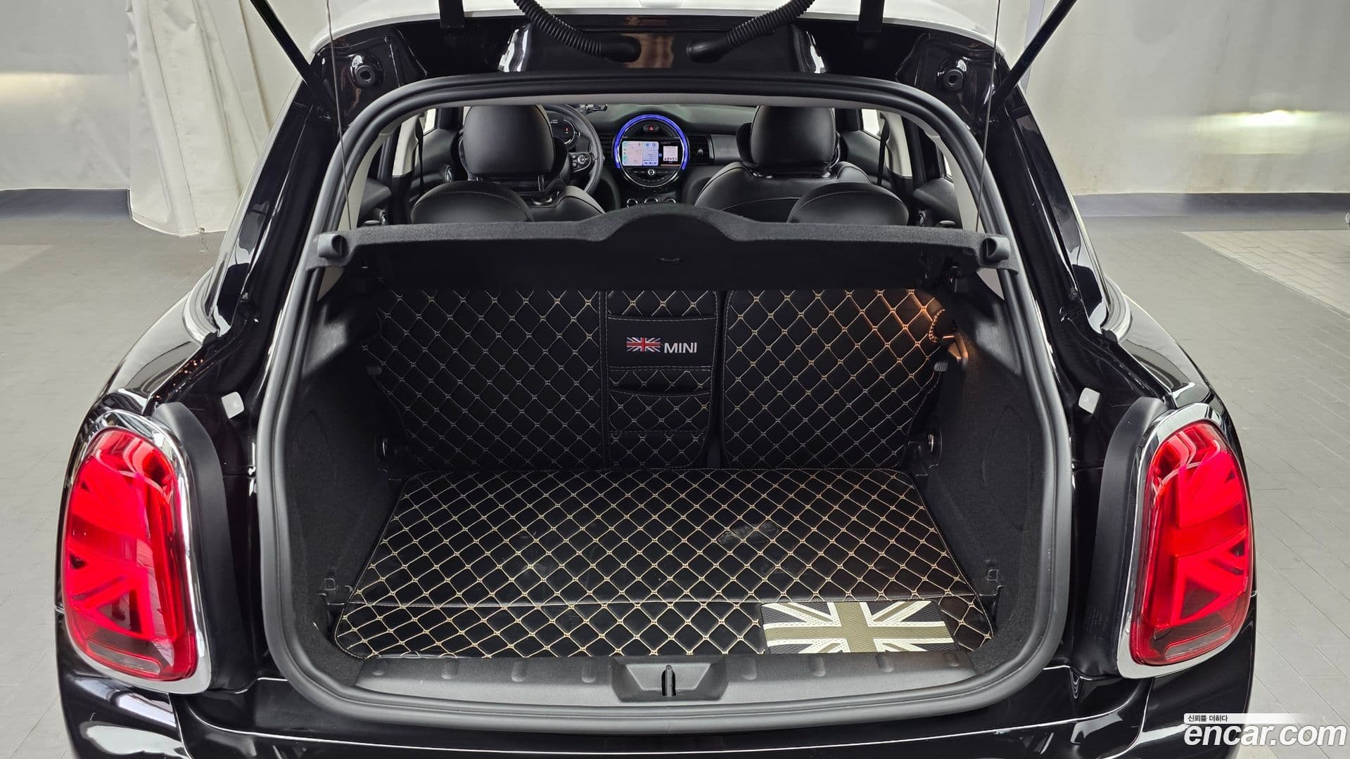 Main__Slider__Photo:Cooper Mini 2020.11-19