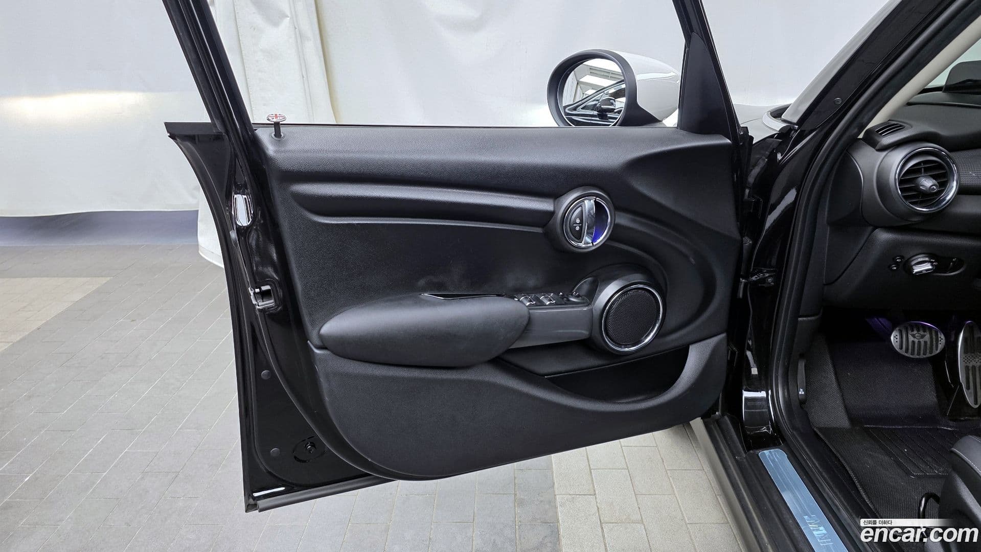 Main__Slider__Photo:Cooper Mini 2020.11-23