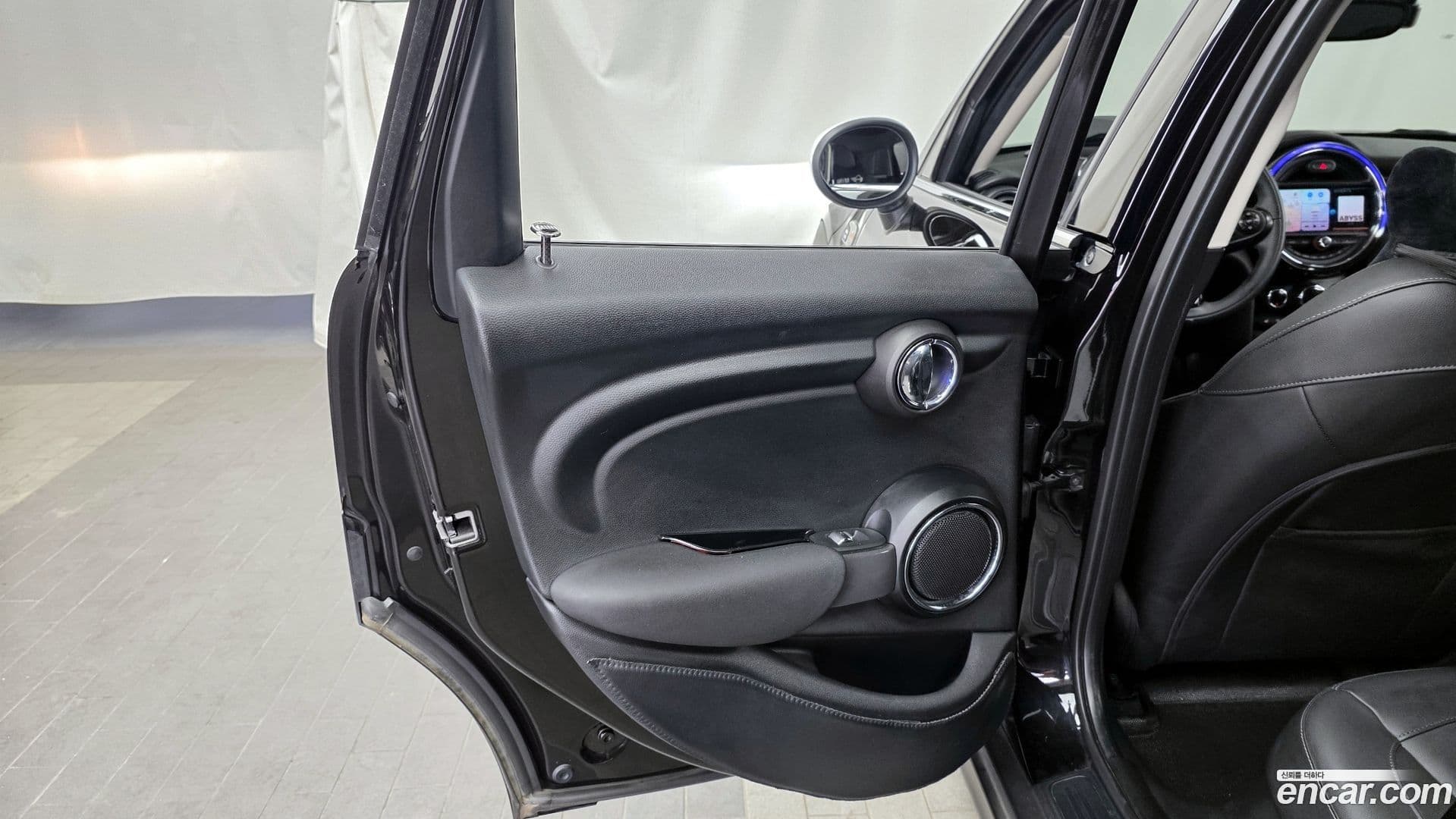 Main__Slider__Photo:Cooper Mini 2020.11-24