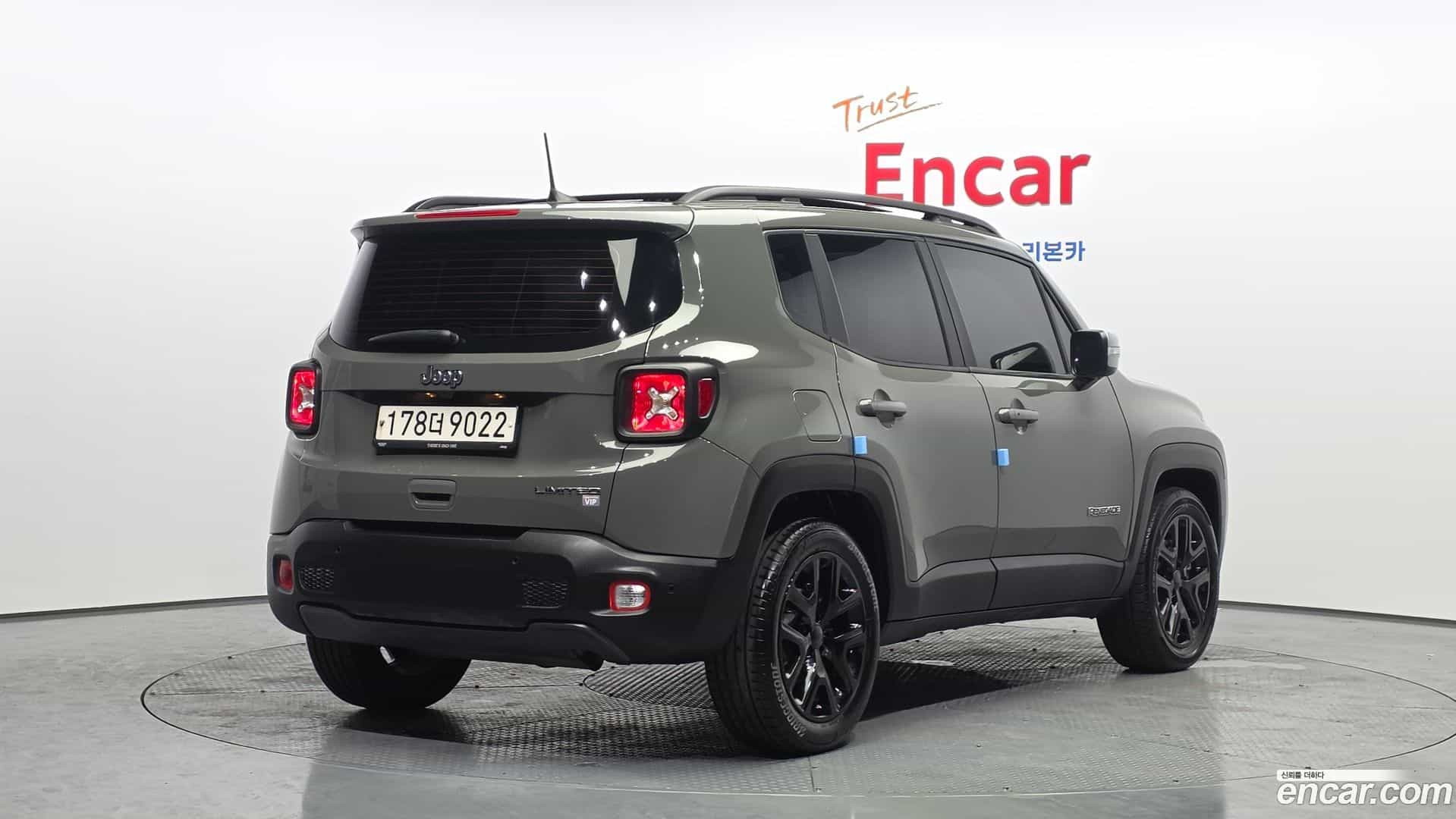 Renegade Jeep 2022.11-OUTER-002