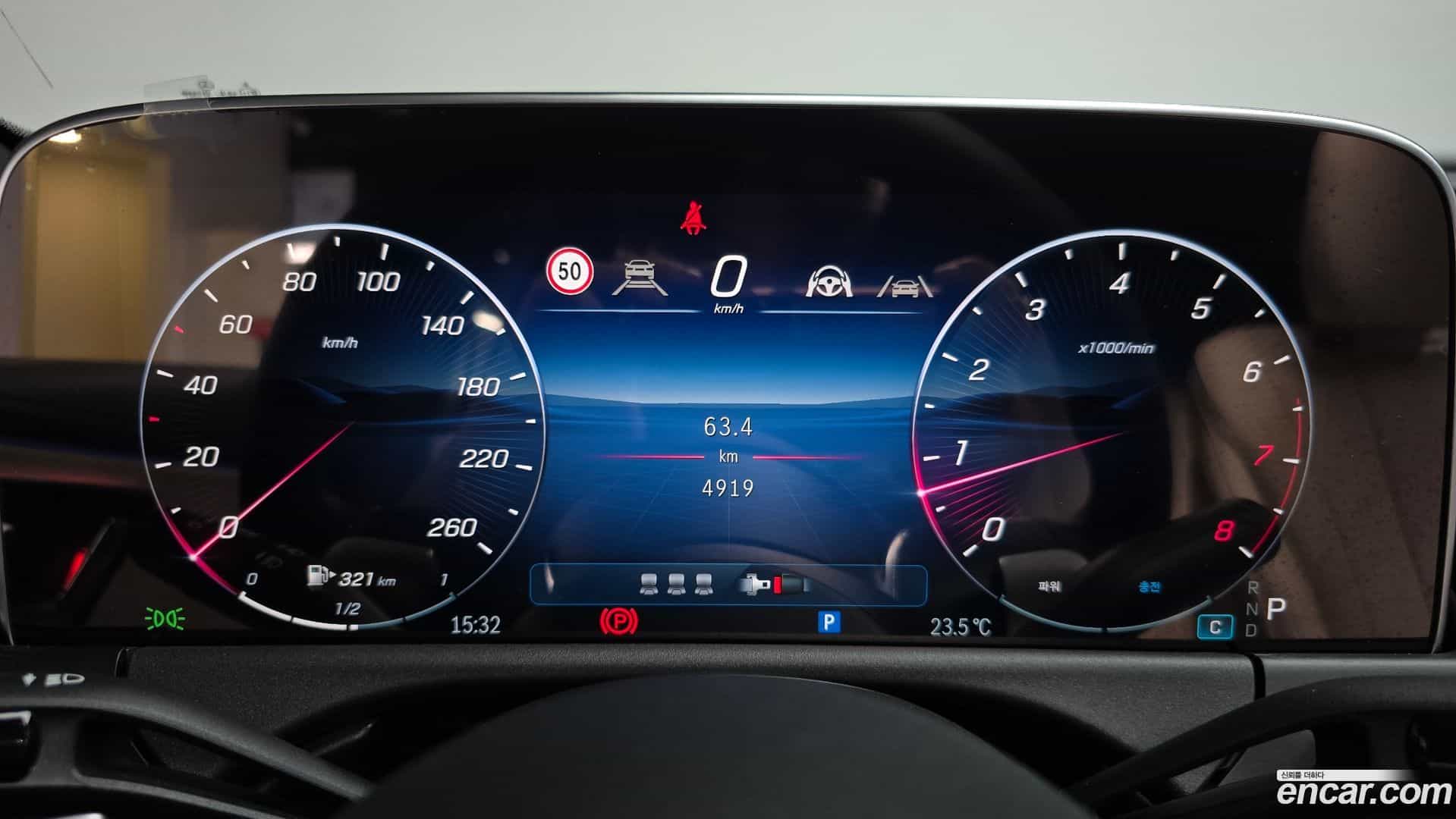 E-Class Mercedes-Benz 2025.10-INNER-008