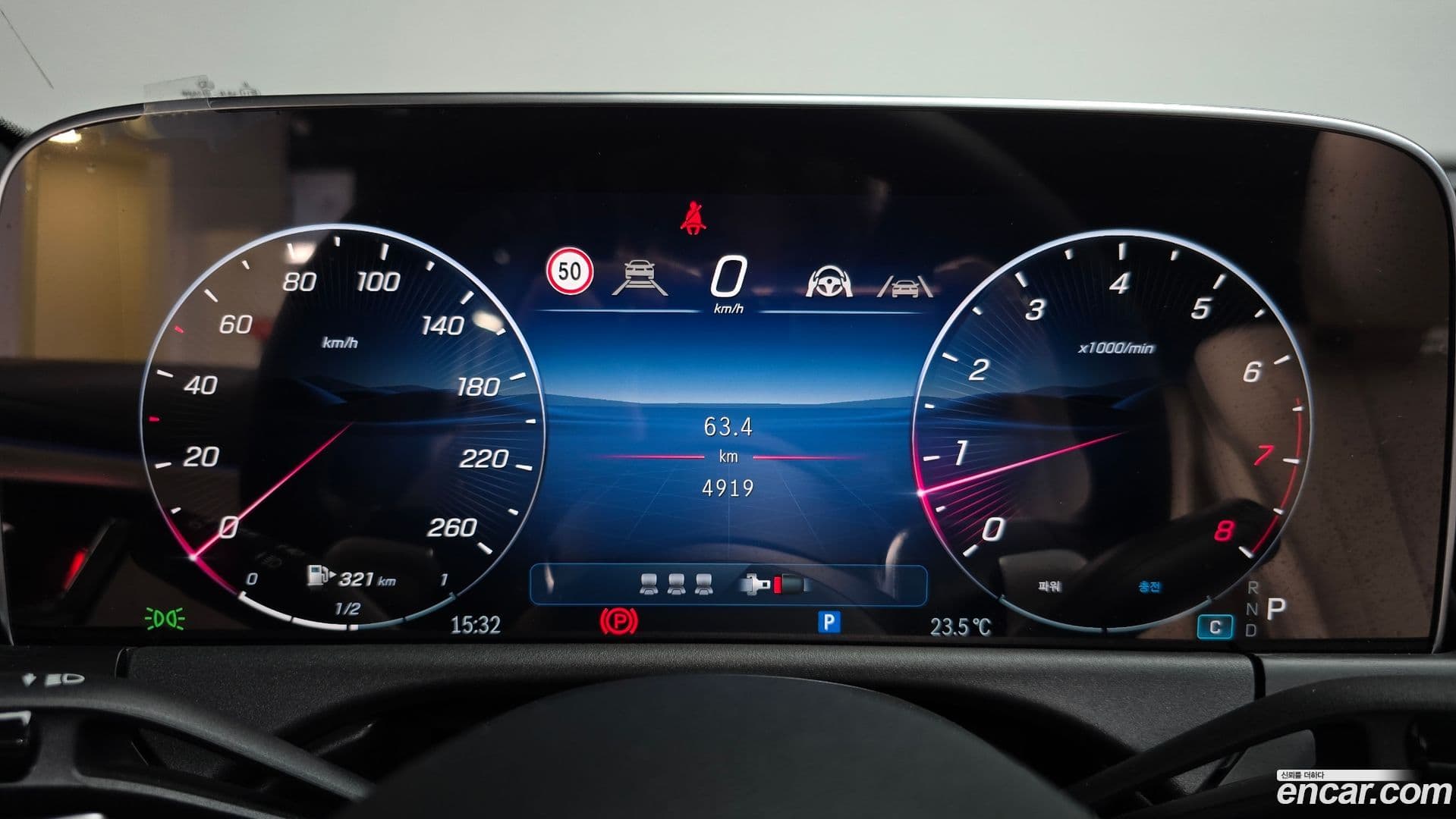 Main__Slider__Photo:E-Class Mercedes-Benz 2025.10-7