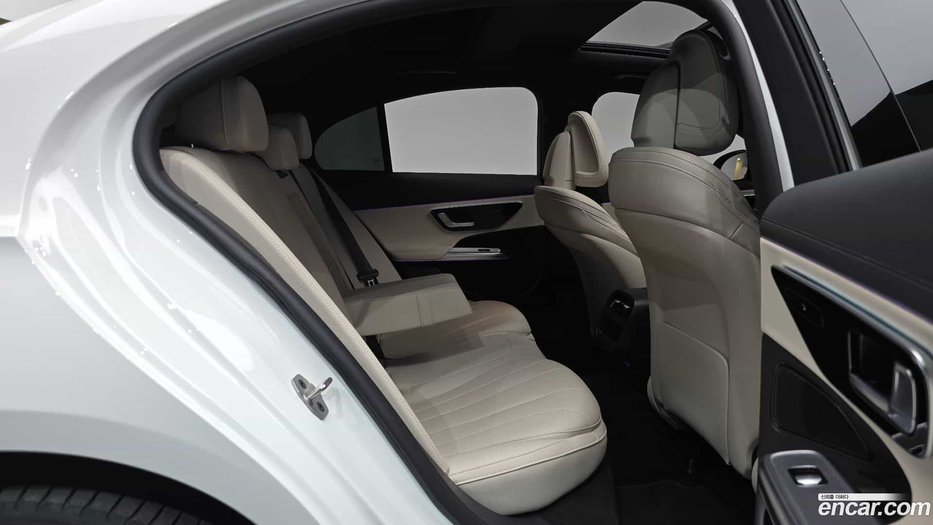 E-Class Mercedes-Benz 2025.10-OPTION-016