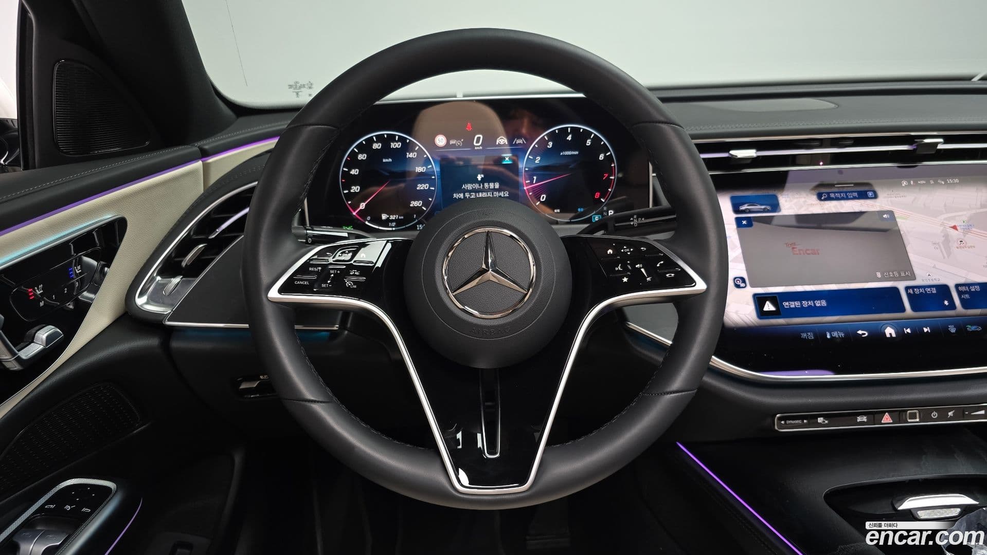 Main__Slider__Photo:E-Class Mercedes-Benz 2025.10-12