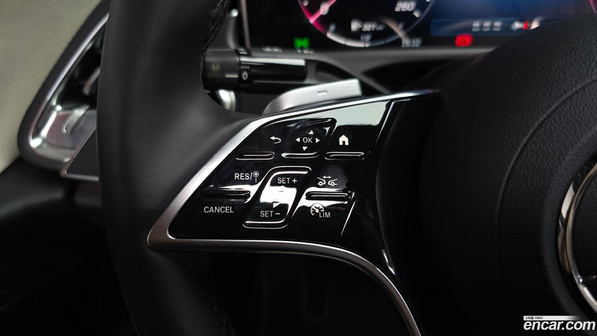 Main__Slider__Photo:E-Class Mercedes-Benz 2025.10-16