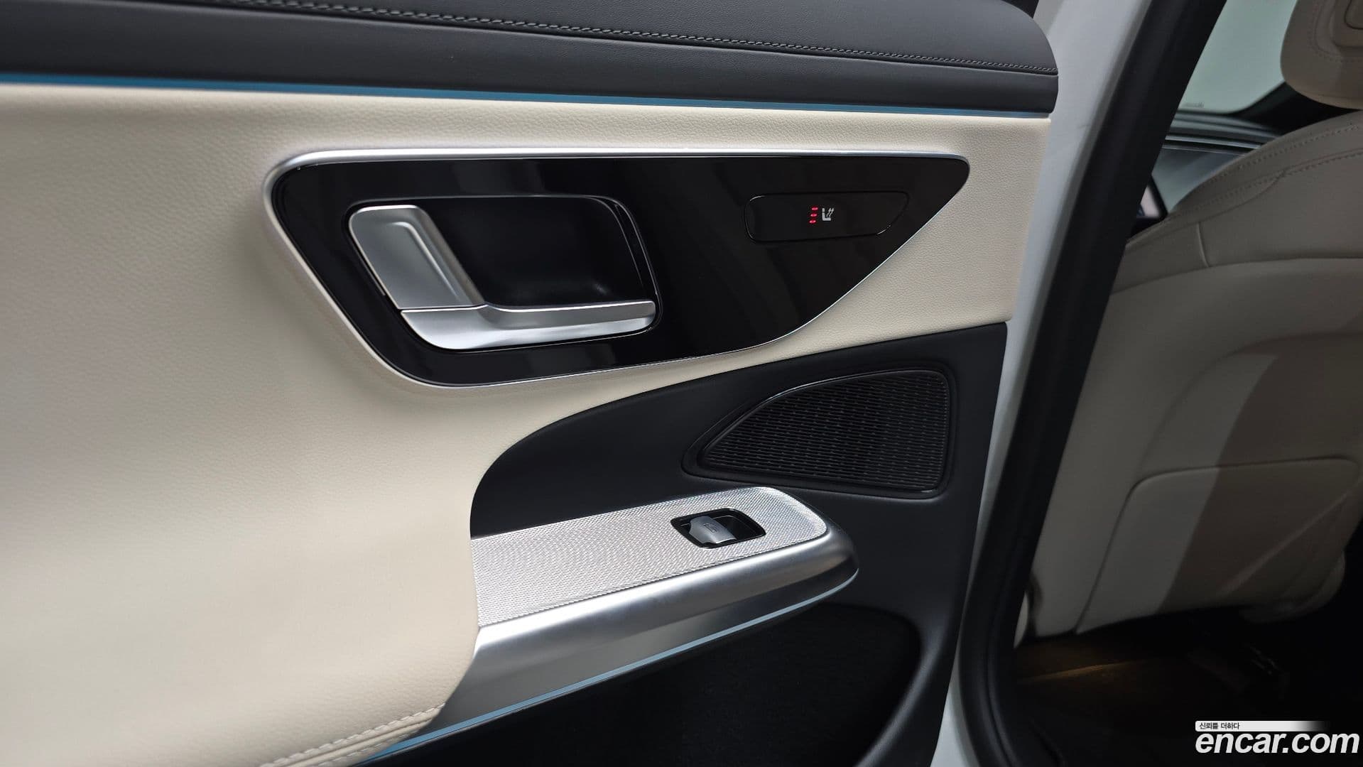 Main__Slider__Photo:E-Class Mercedes-Benz 2025.10-18