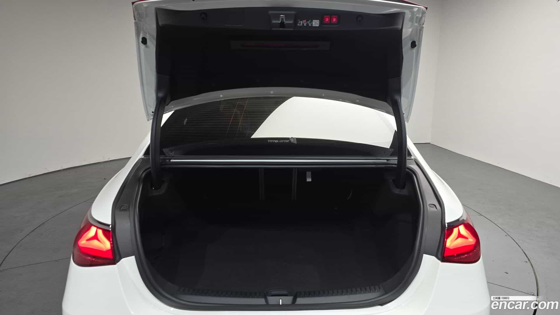 E-Class Mercedes-Benz 2025.10-OPTION-040