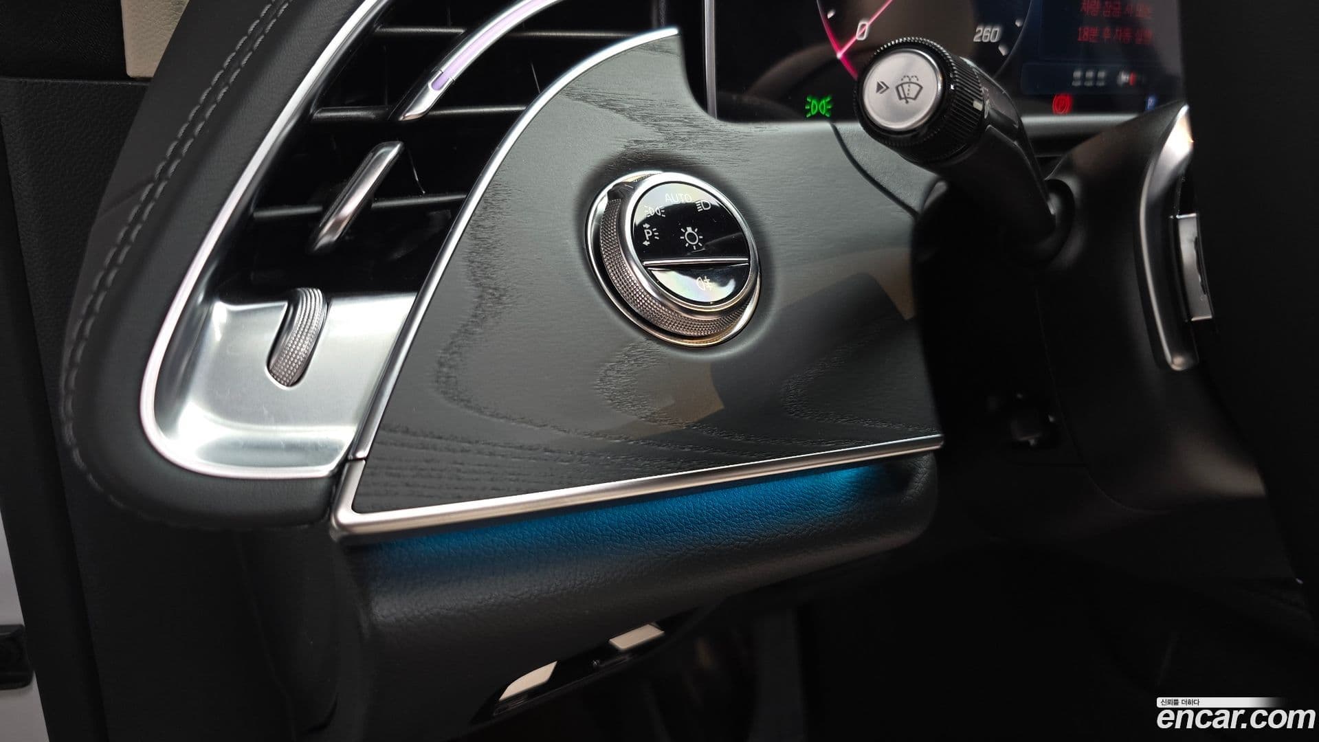 Main__Slider__Photo:E-Class Mercedes-Benz 2025.10-28
