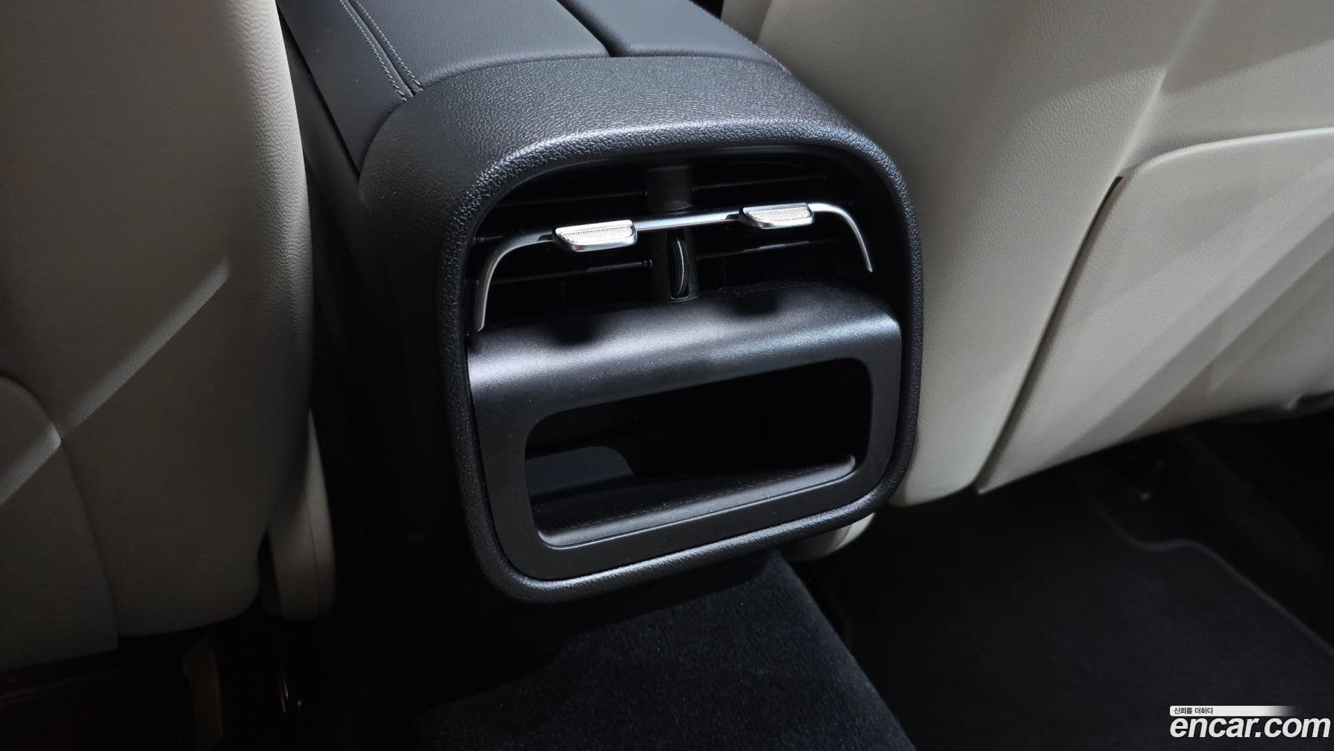 Main__Slider__Photo:E-Class Mercedes-Benz 2025.10-30