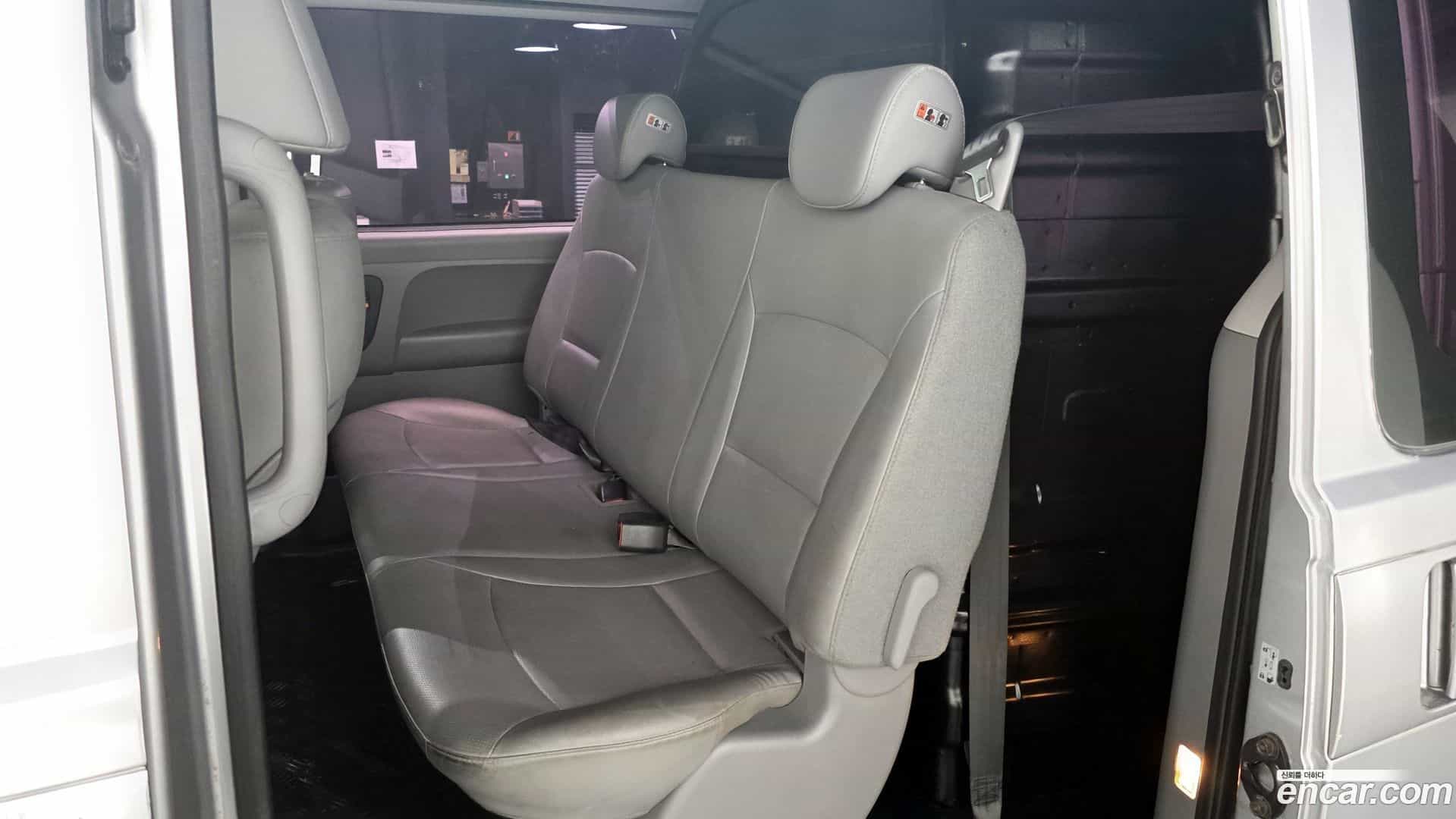 Starex Hyundai 2018.9-OPTION-015