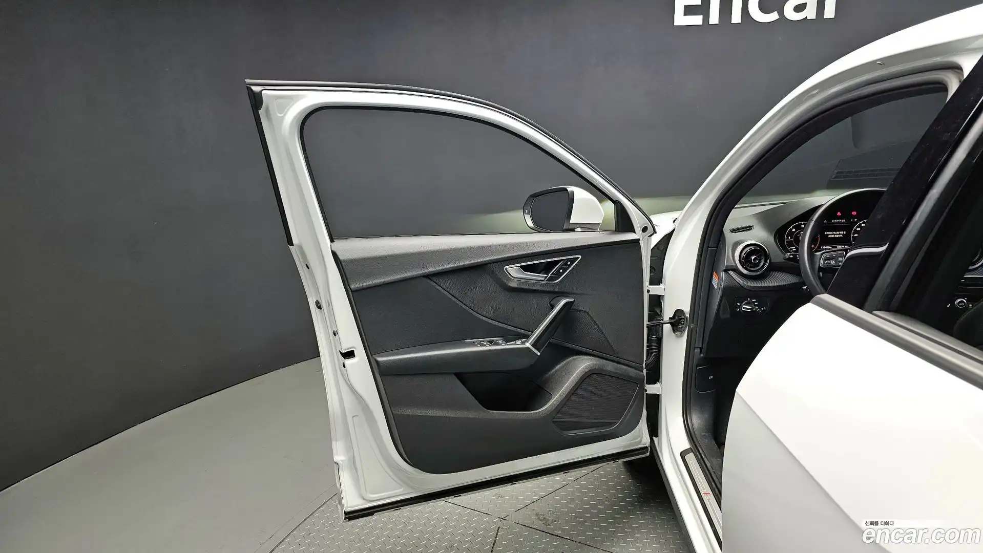 Q2 Audi 2023.2-INNER-034