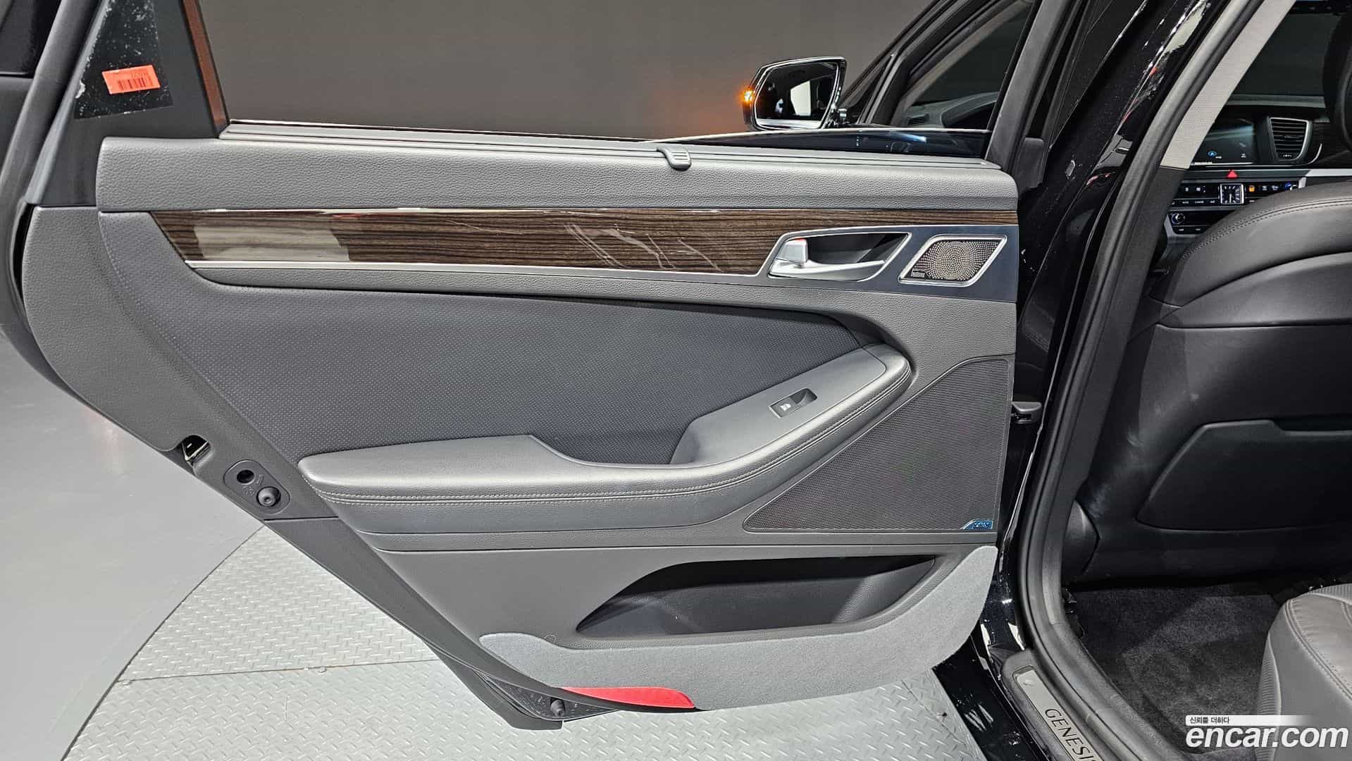 G80 Genesis 2020.1-INNER-035
