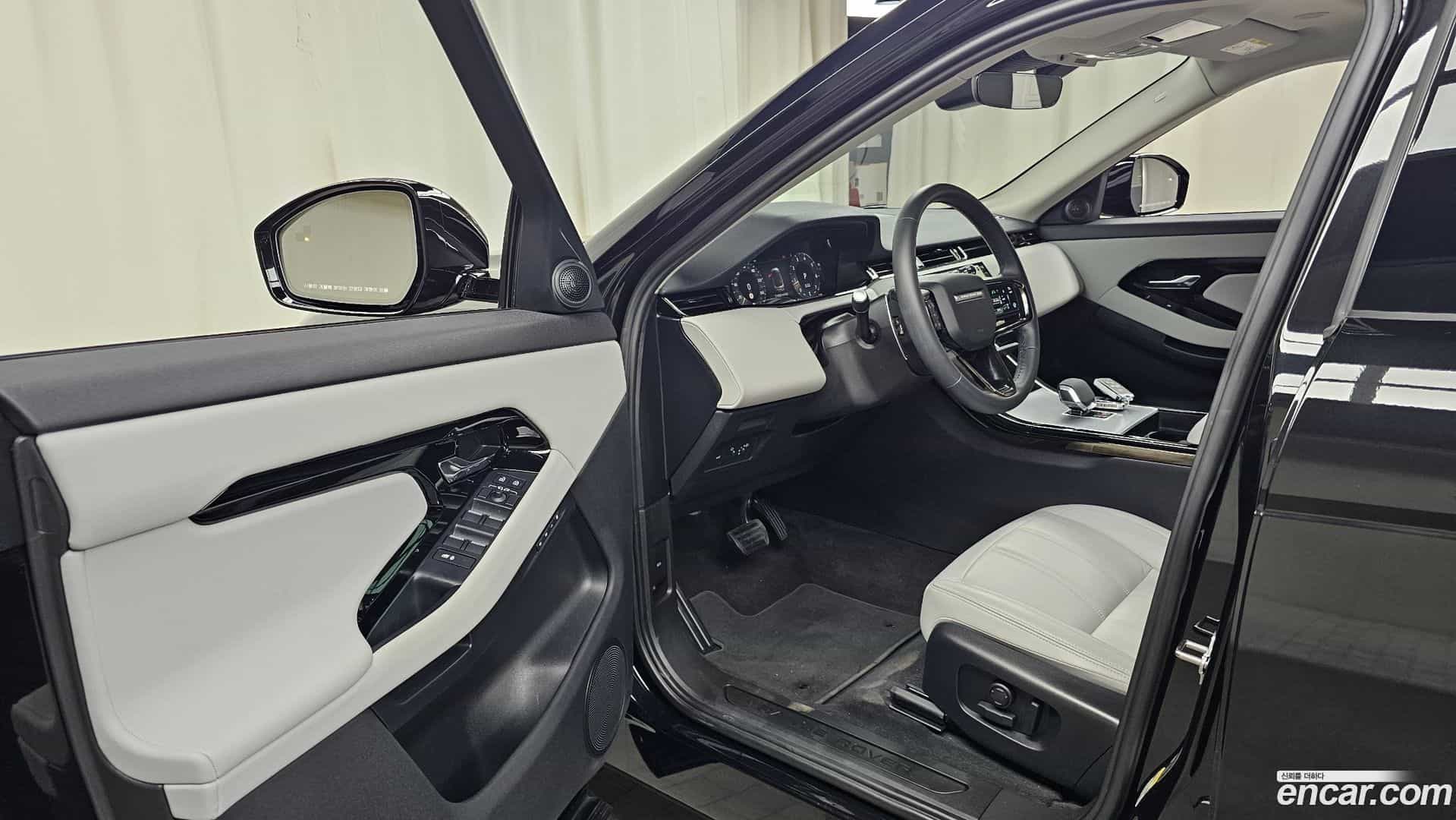 Range Rover Evoque Land Rover 2025.0-INNER-010
