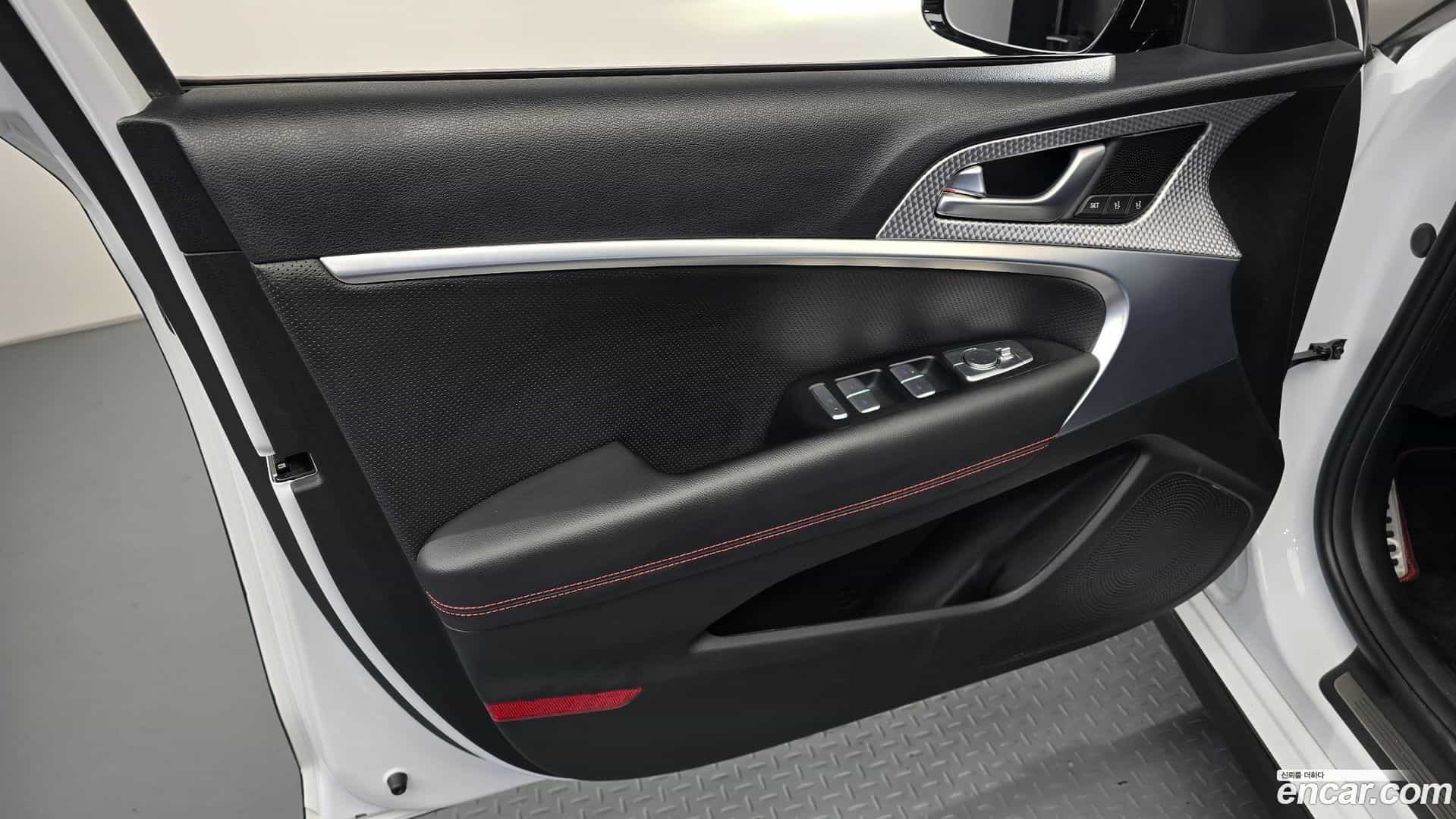 G70 Genesis 2022.11-INNER-034