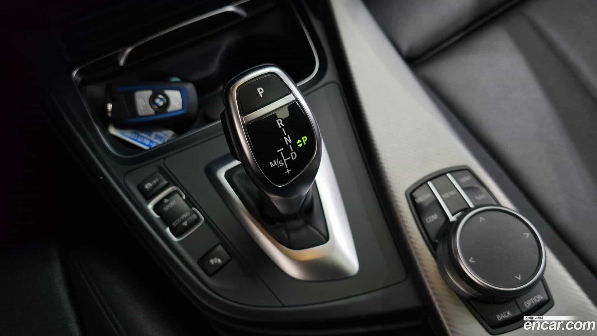 3-Series BMW 2018.11-INNER-009